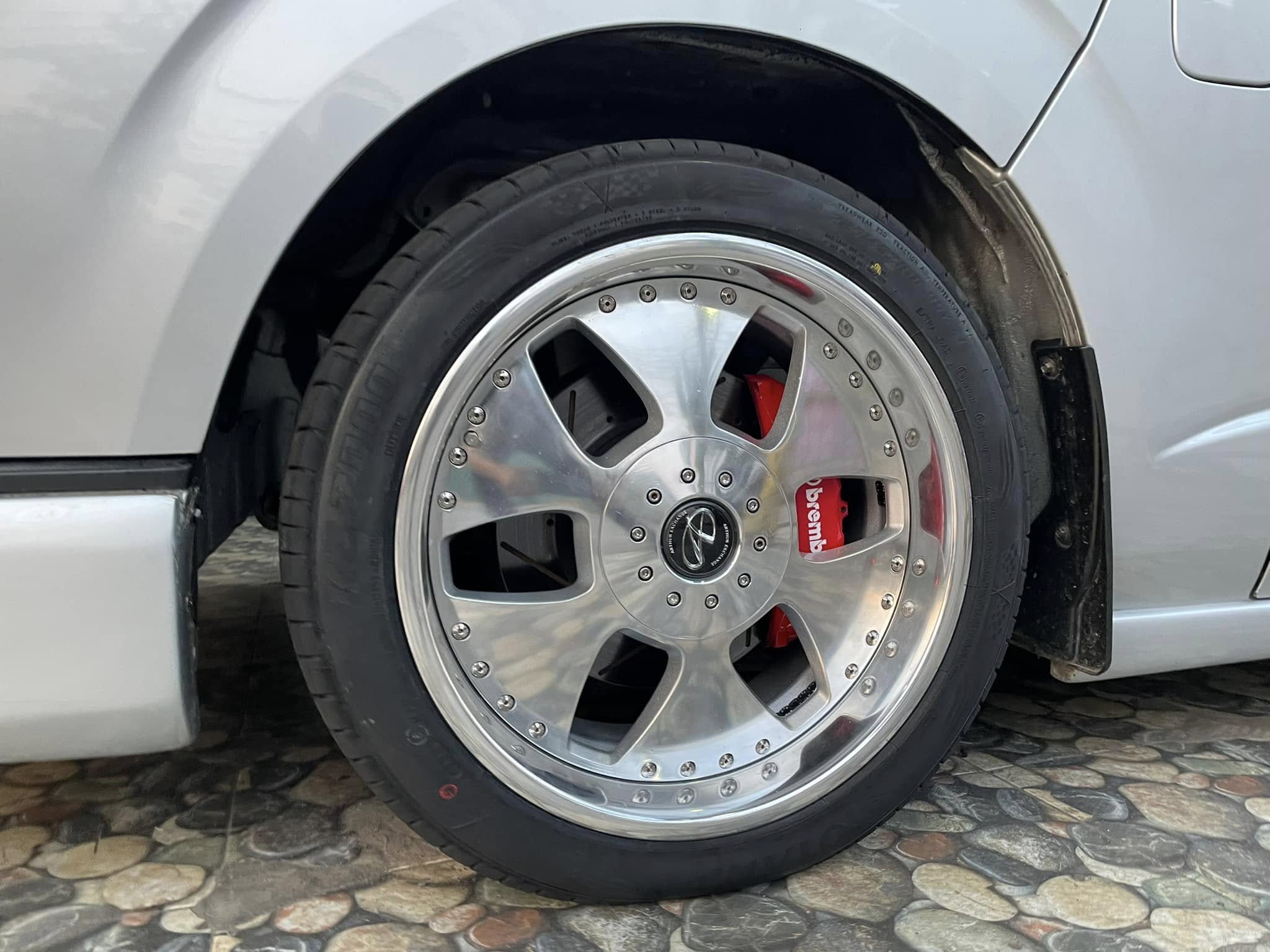 🚘 #TOYOTA_COMMUTER เปลี่ยนยาง #OTANI #KC2000 225/45R18