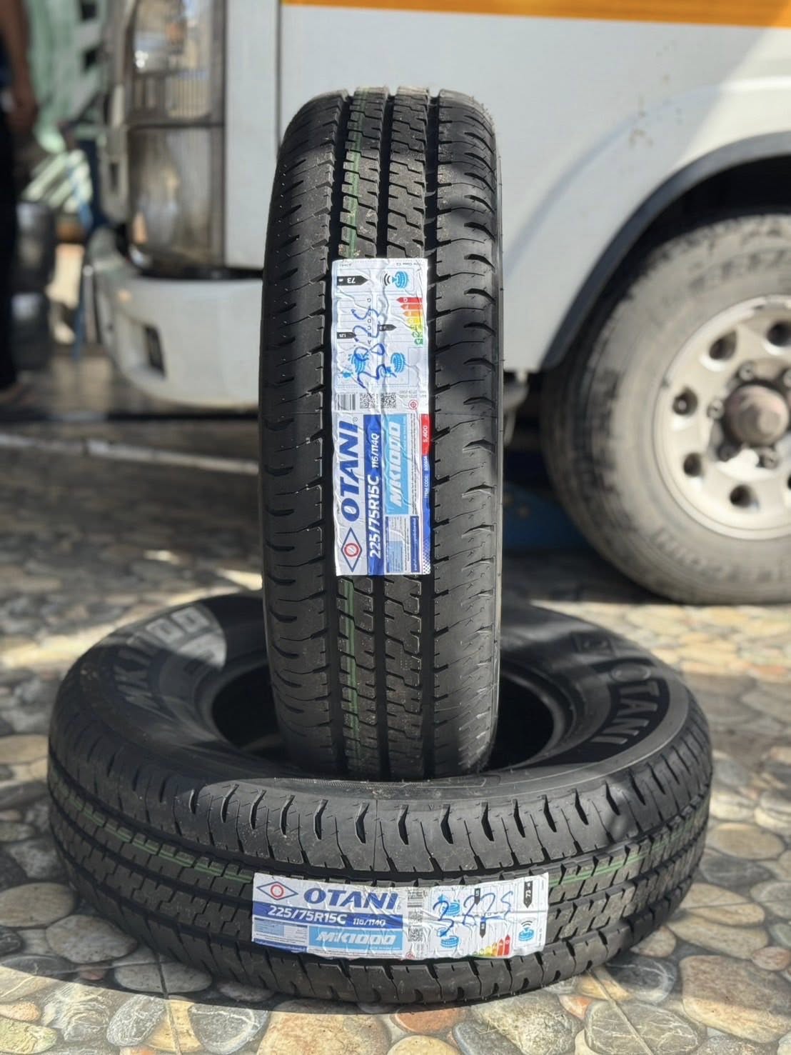 ISUZU_ELF🚘เปลี่ยนยาง 🛞🐘#OTANI_MK1000_225/75R15