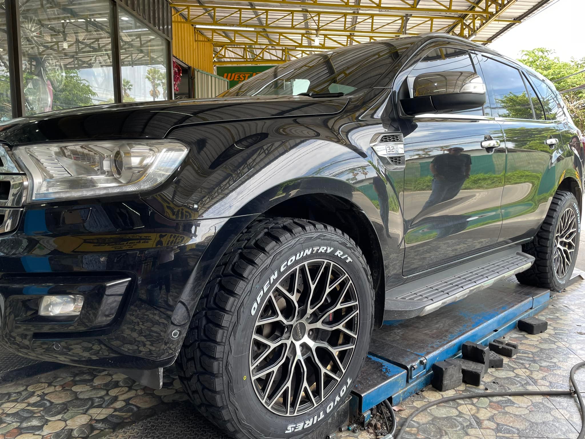 TOYO TIRES R/T 275/55R20