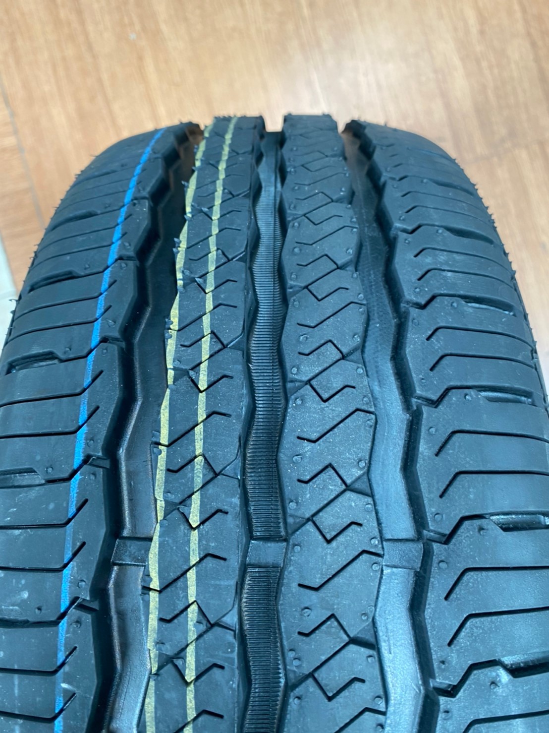 ยางใหม่ขอบ13 ยางแก้มเตี้ย Vee Ruber 195/50/R13 ยางใหม่ปี2020 สำหรับล้อผ่า ล้อหน้ากว้าง ล้อซิ่ง