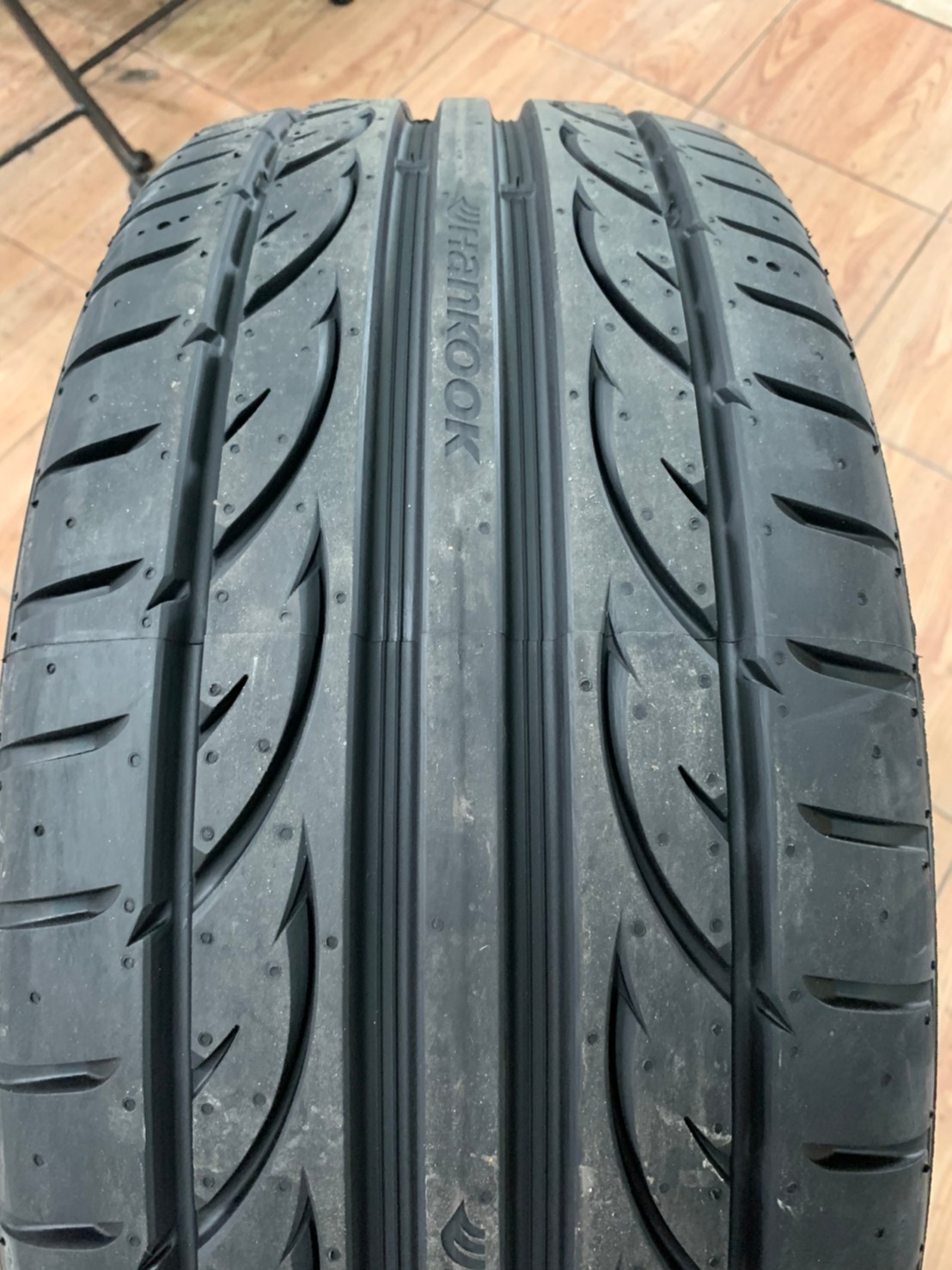 Hankook Ventus V12 215/45R17 ยางสปอร์ต นุ่มเงียบ