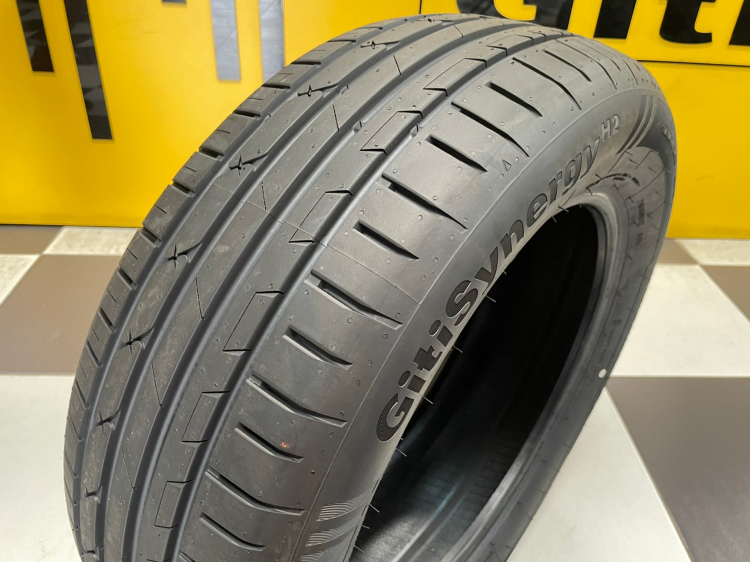 Giti Synergy H2 215/60R17 ยางใหม่ปี2023 ราคาโปรโมชั่นพิเศษ พร้อมติดตั้งฟรี