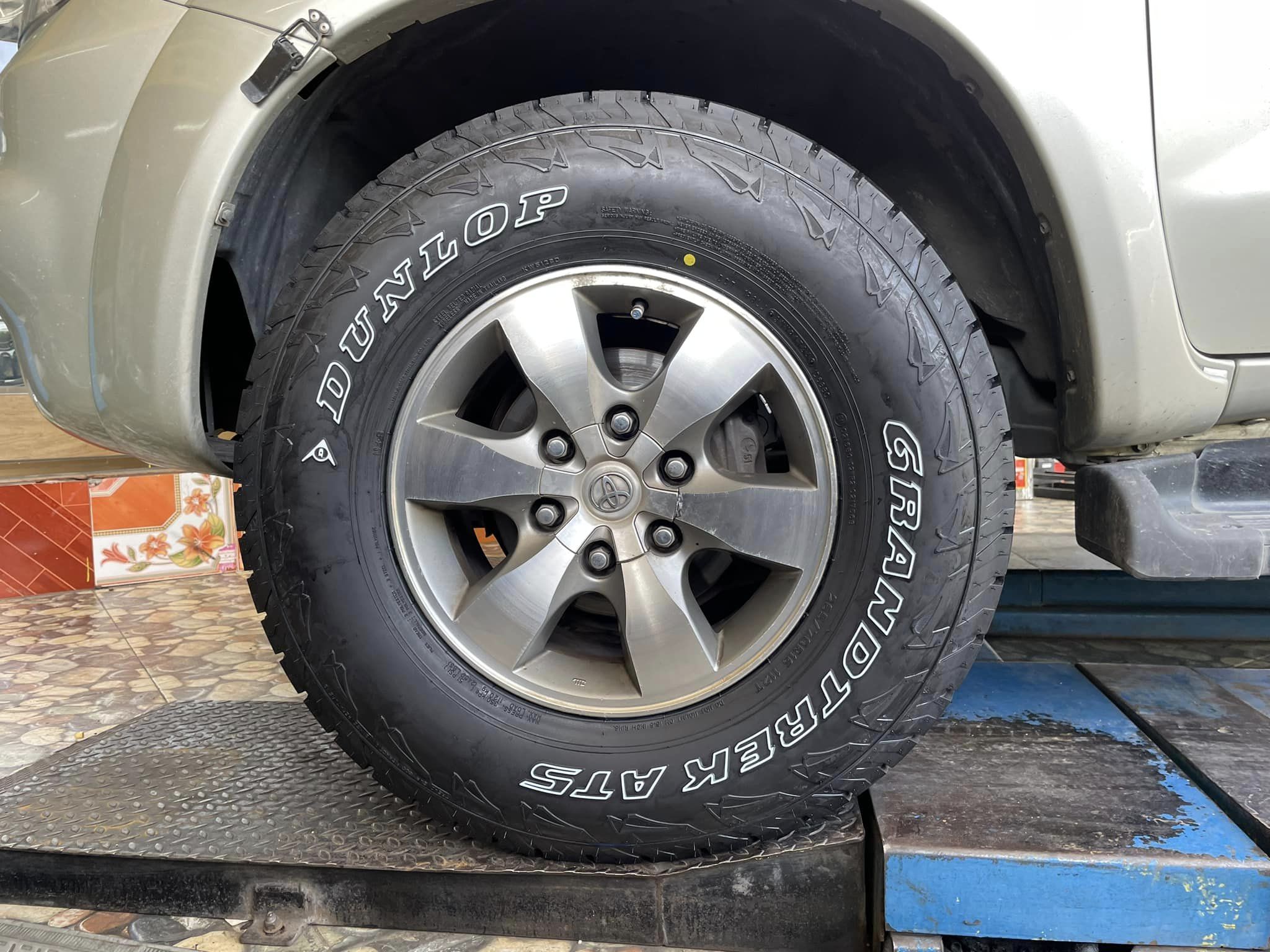 #ยางสายลุย หล่อดุดัน #TOYOTA_FORTUNER เปลี่ยนยาง #DUNLOP_AT5_265/70R16