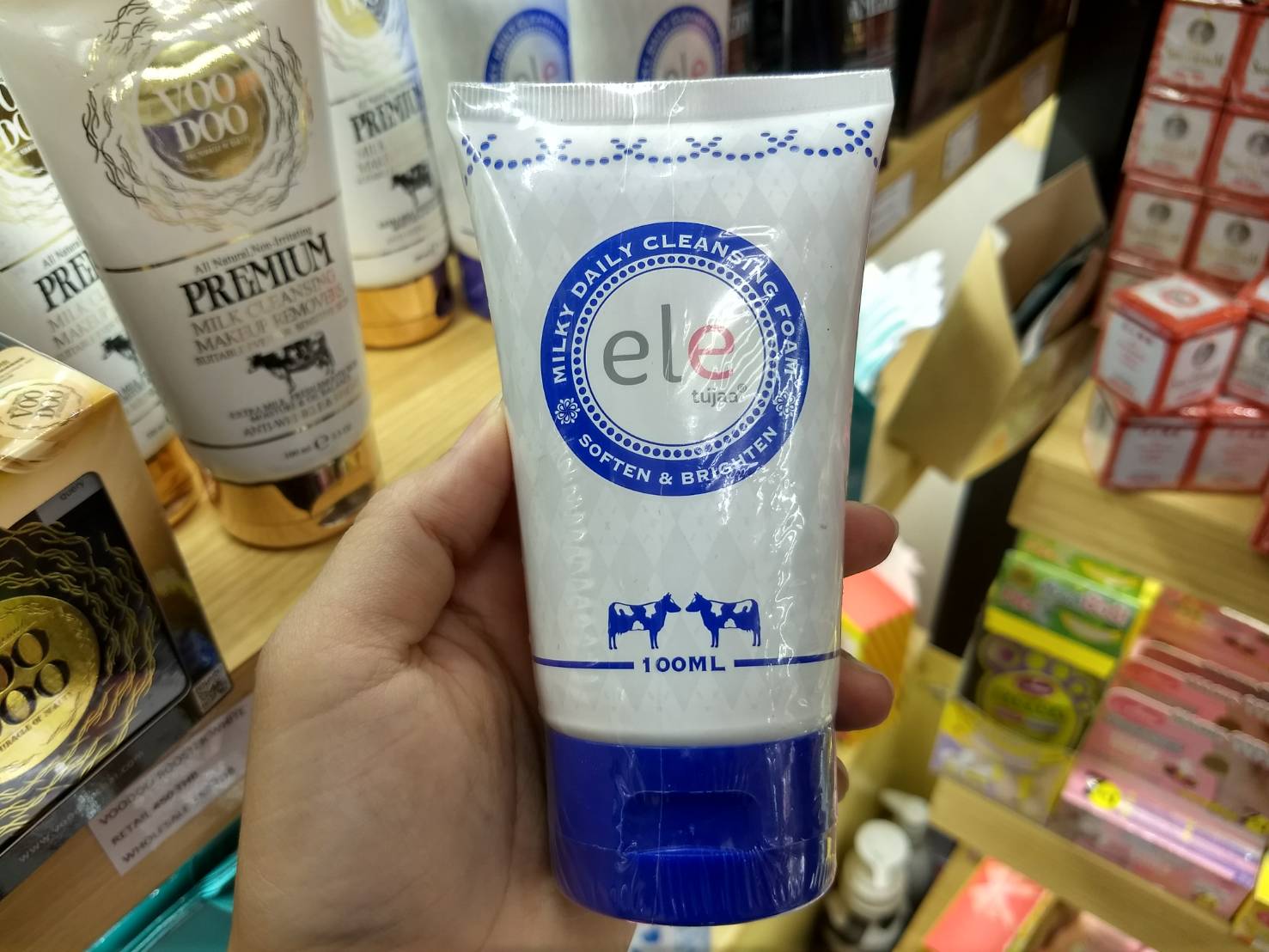 ele milk daily cleansing foam ผิวดูกระจ่างใสอย่างเป็นธรรมชาติ 100ml