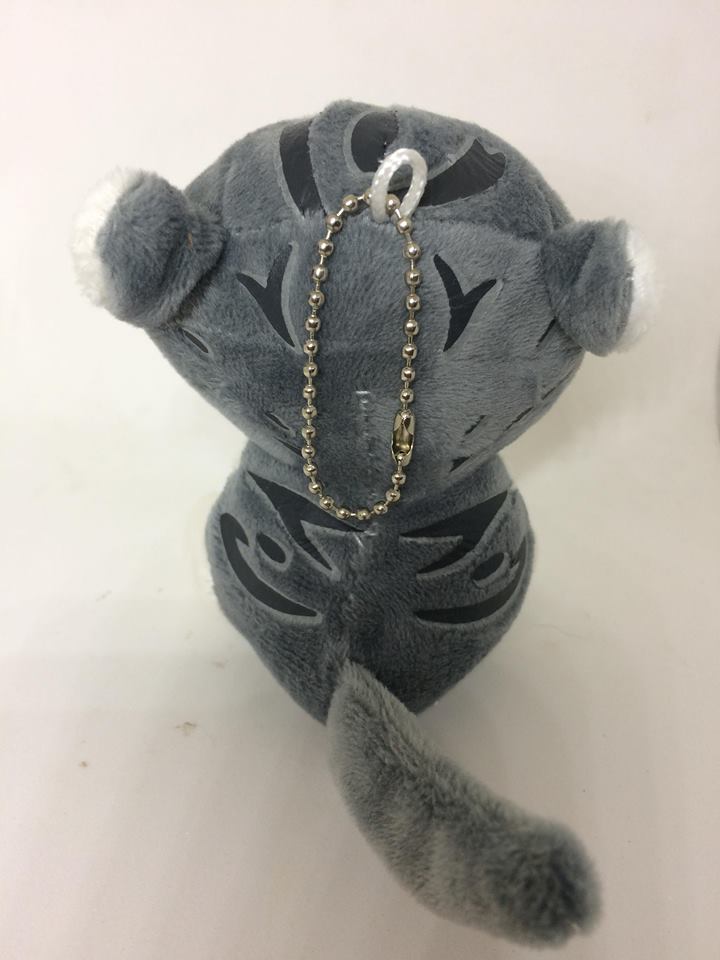 พวงกุญแจแมวจี้หลับตาแลบลิ้น