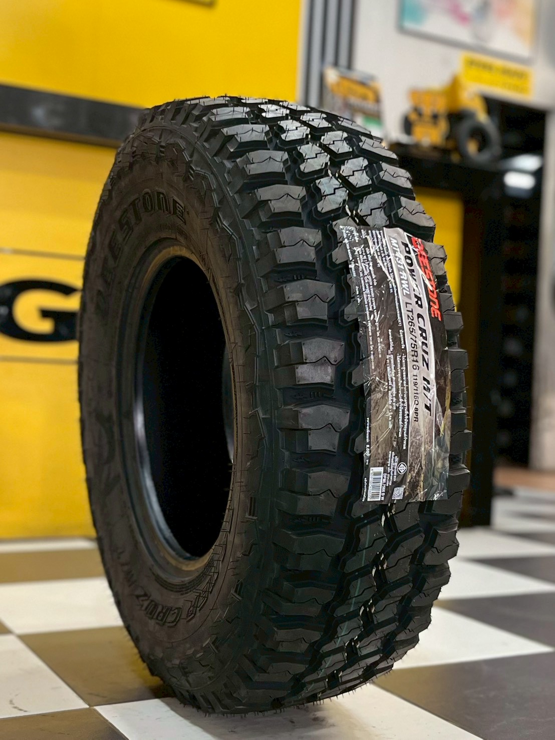 ยางใหม่ 265/75R16 Deestone Power Cruz รุ่น MUD TERRAIN - MT431 ยางปี25 (แก้มขาว)