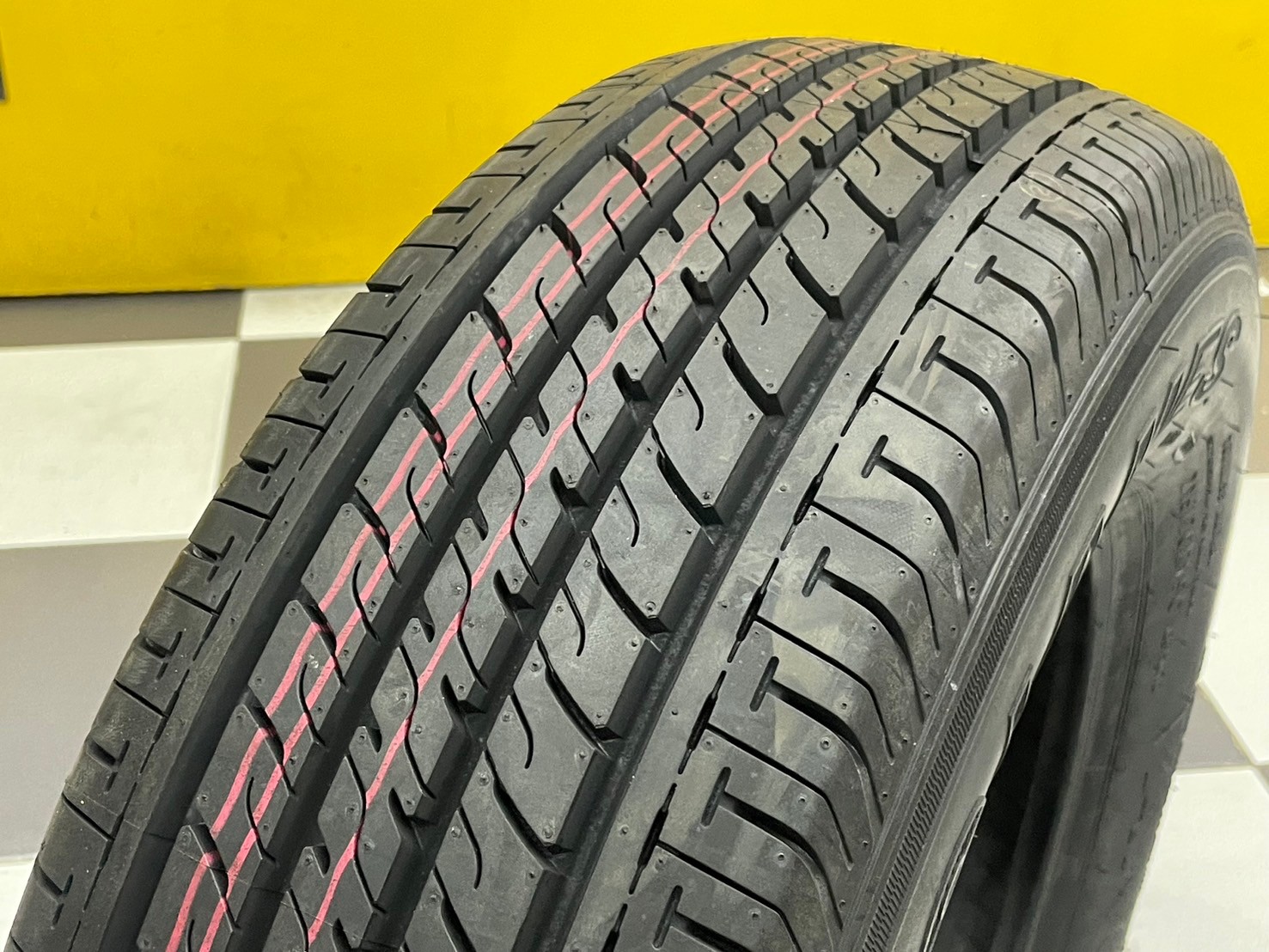 ยางใหม่ 215/70R15 SIAMES VANGO ยางไทย ยางกระบะบรรทุกคุณภาพดี แข็งแกร่งคุณภาพสุดคุ้ม ผ้าใบ8ชั้น ยางใหม่ปี2024