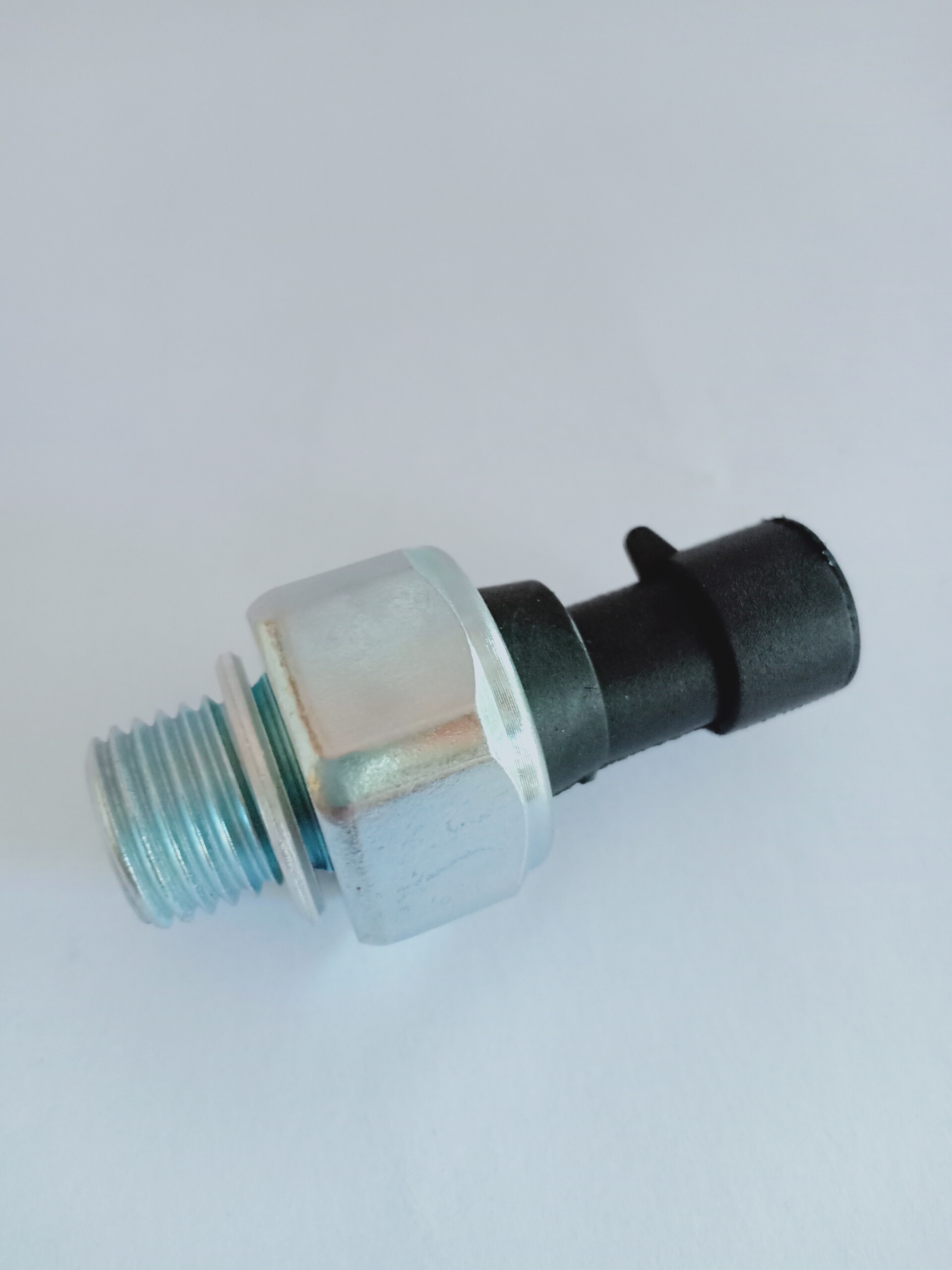 สวิสแรงดันน้ำมันเครื่อง+แหวน AVEO 1.4/1.6 ทุกปี