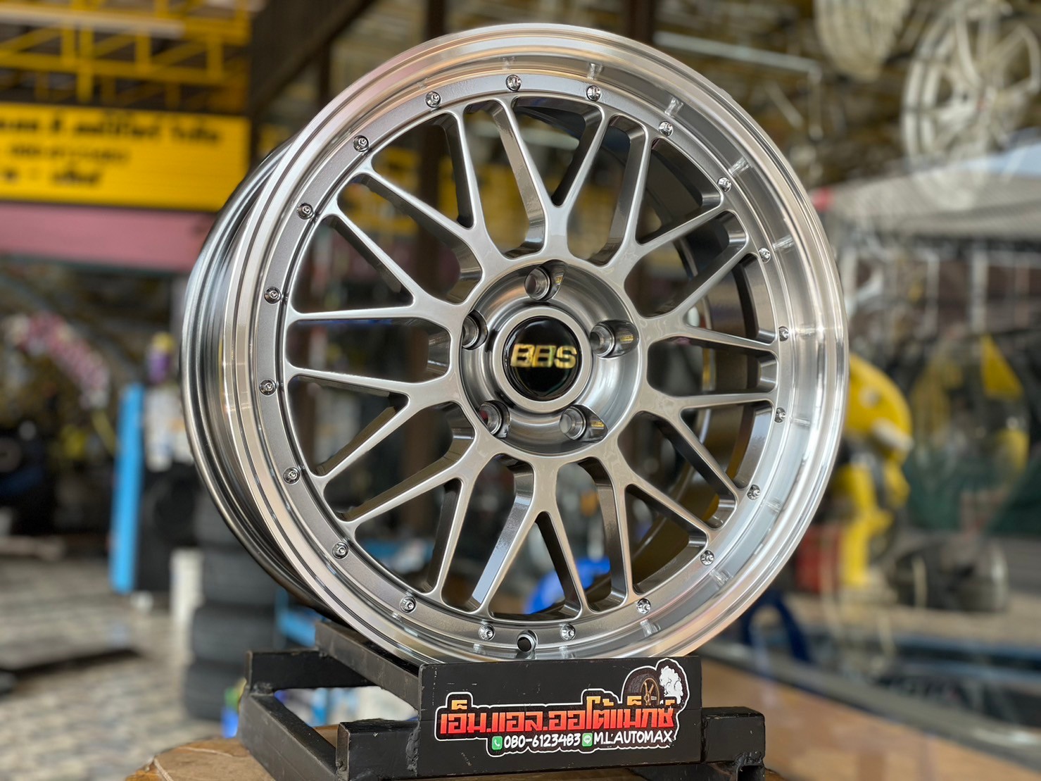 ล้อแม็กซ์ #BBS #LM (FLOW FORMING) Model : F030 18x8.0 ET35 PCD : 5x120 CB: 72.56 Color : HBLP ตรงสเปค BMW 18" 5รู120 สีไฮเปอร์ซิลเวอร์ หมุดเงิน