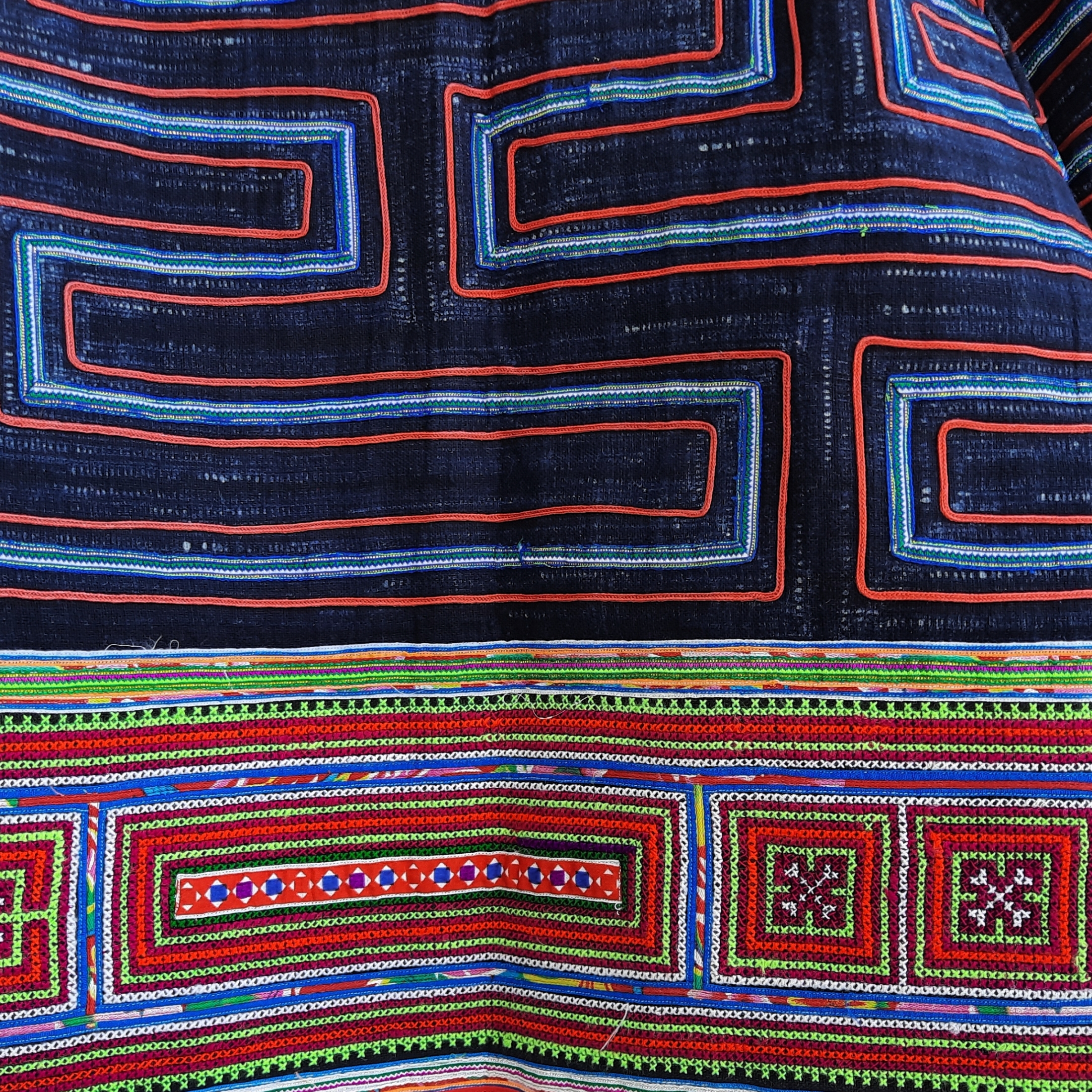 เสื้อคลุมผ้าเชิงส้ม ปักมือ สีสด