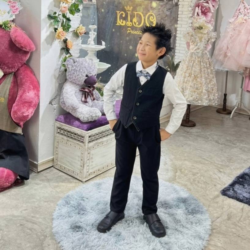 ssชุดสูทเด็กผู้ชาย(หน้าร้านอยู่รัชดา ลองได้ถ่ายรูปจากชุดจริง)S100 เซ็ตสูท 5 ชิ้น สูทสีน้ำเงิน สีดำ แต่งด้ายขาว เชิ้ตขาว มาพร้อมเสื้อกั๊กและโบว์หูกระต่าย กางเกงขายาว สุดเท่ สุดๆ