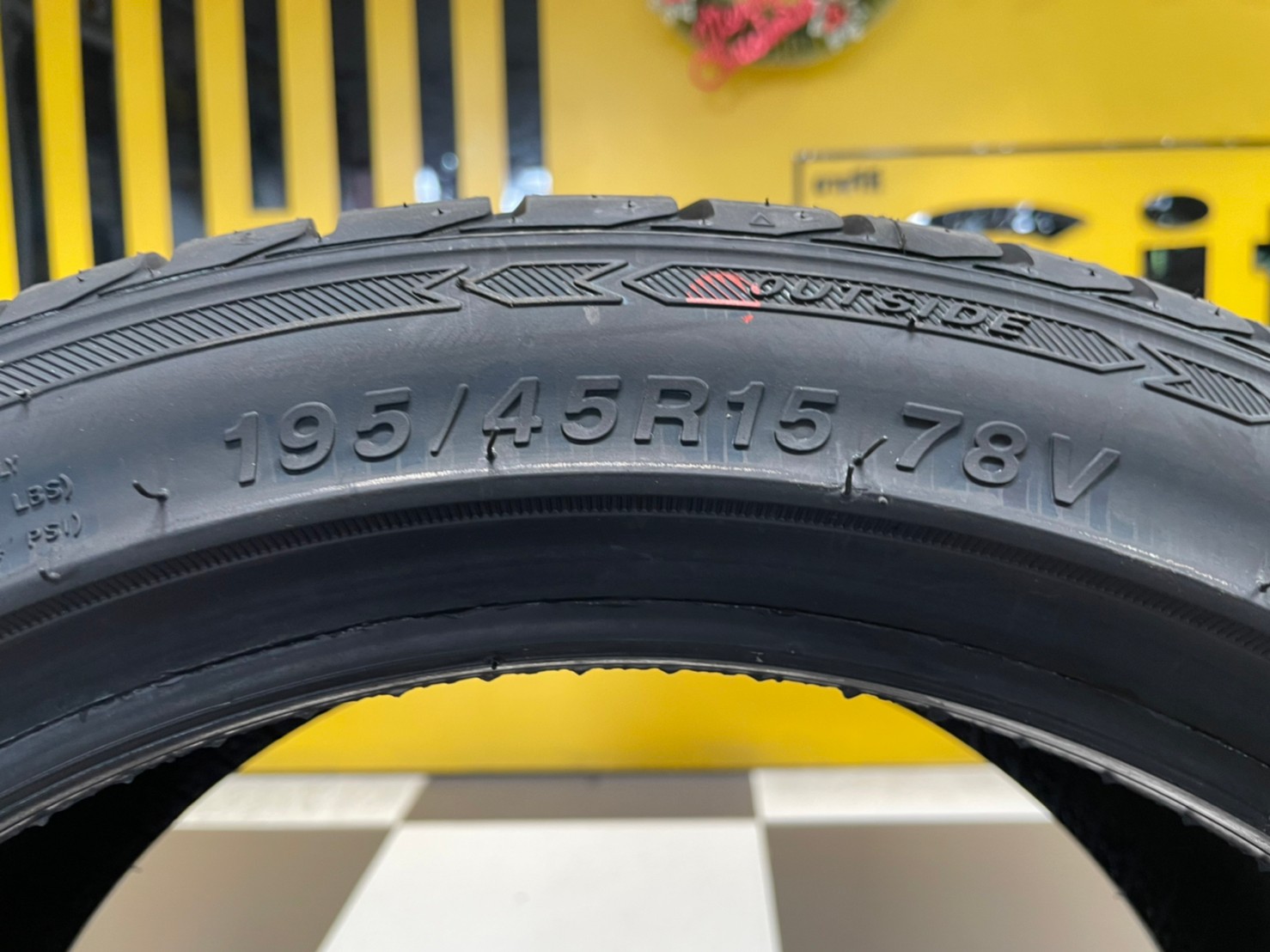 ยางแก้มเตี้ย 195/45R15 Sailun Atrezzo ZSR ยางใหม่ปี2023
