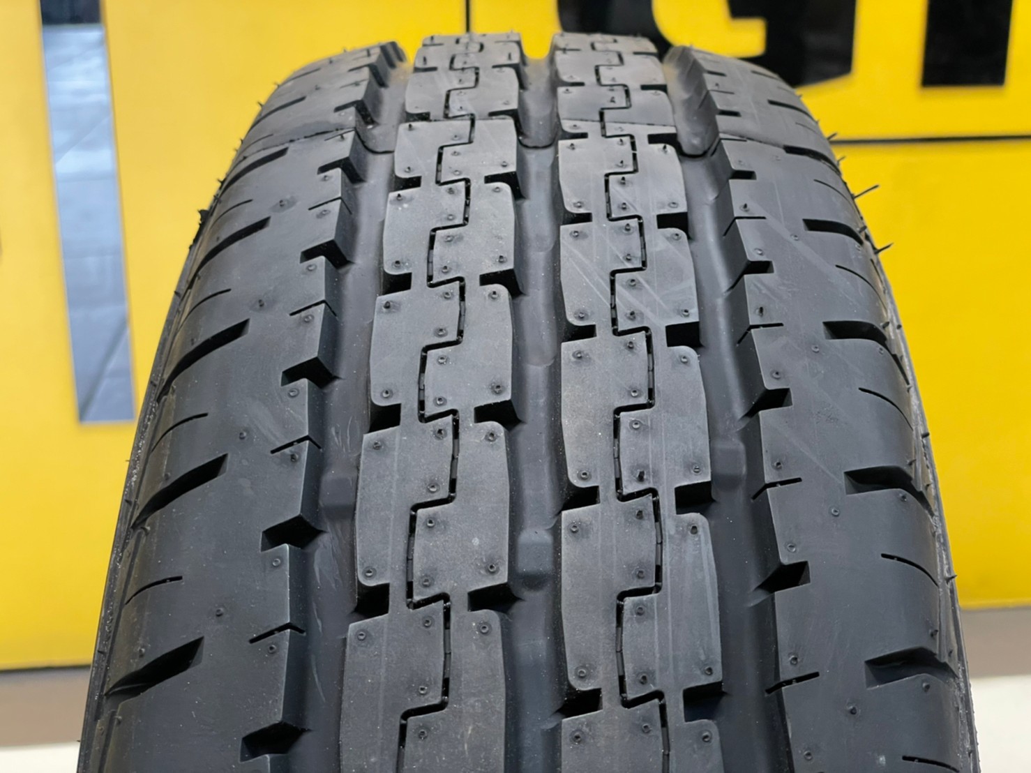 ยางขอบขาวแท้ ATLAS R772 195R14 ยางใหม่ปี2023