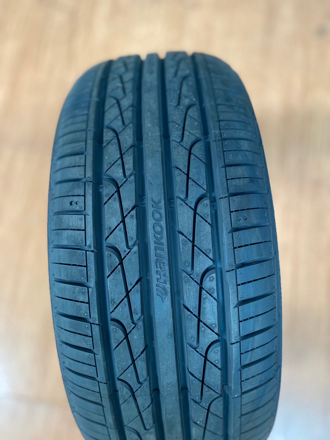 ยางใหม่นุ่มเงียบ Hankook V2 195/50R15 ยางใหม่ปี2020 พร้อมติดตั้งฟรี