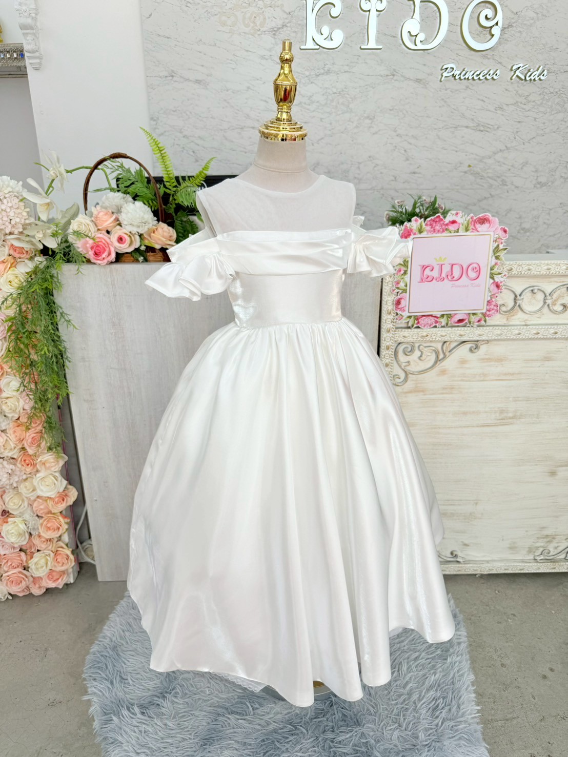 ชุดราตรีเด็ก ชุดเจ้าหญิง (*หน้าร้านอยู่รัชดา*)W19235 สีขาว กระโปรงยาว มีแขน สวยเรียบหรู