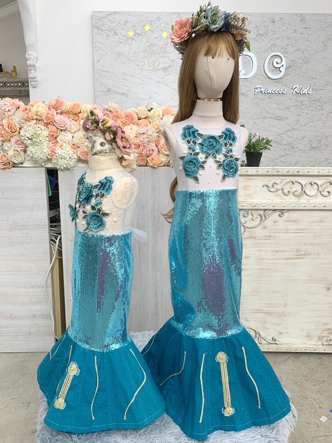 ชุดออกงานเด็ก(หน้าร้านอยู่รัชดา ลองได้ถ่ายรูปจากชุดจริง)W18098สีฟ้าชุดนางเงือกทรงหางปลาปักเลื้อม อกซีทรูติดดอกไม้