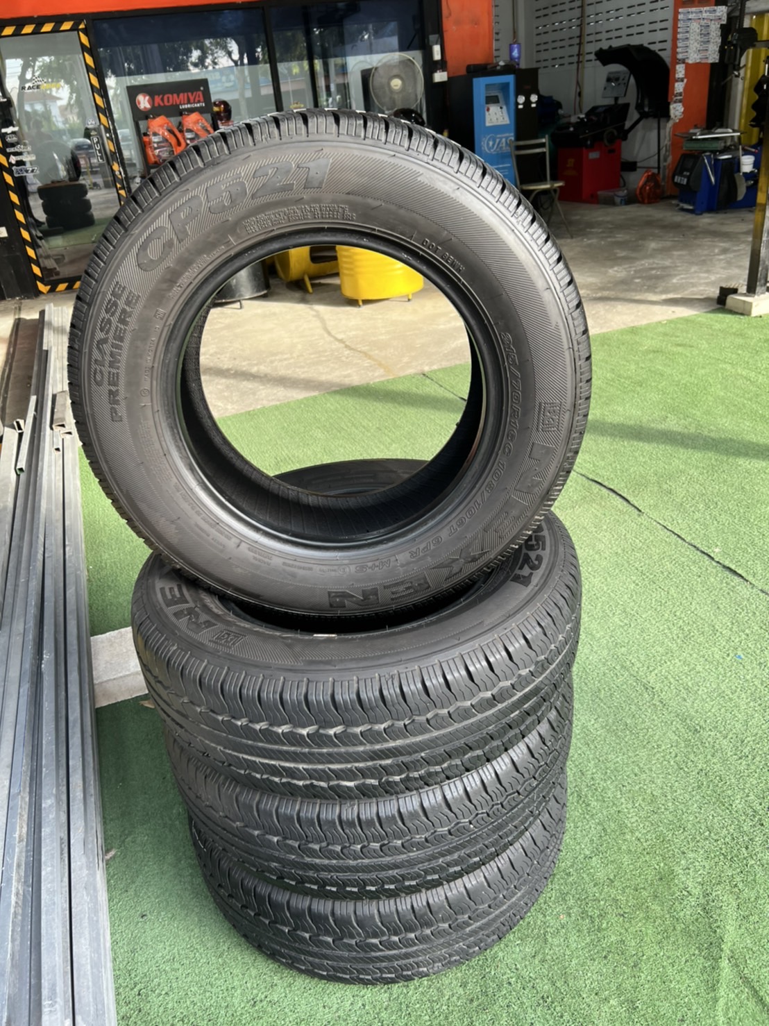 ยางมือสองสภาพสวยๆ 215/65R16 ยี่ห้อ Nexen CP521