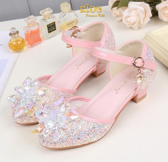 รองเท้าเด็กออกงาน(หน้าร้านอยู่รัชดา ลองได้)H039สีชมพู ติดดอกไม้แก้ว ทรงเปิดข้าง เพชรระยิบระยับ สวยเจ้าหญิงมาก