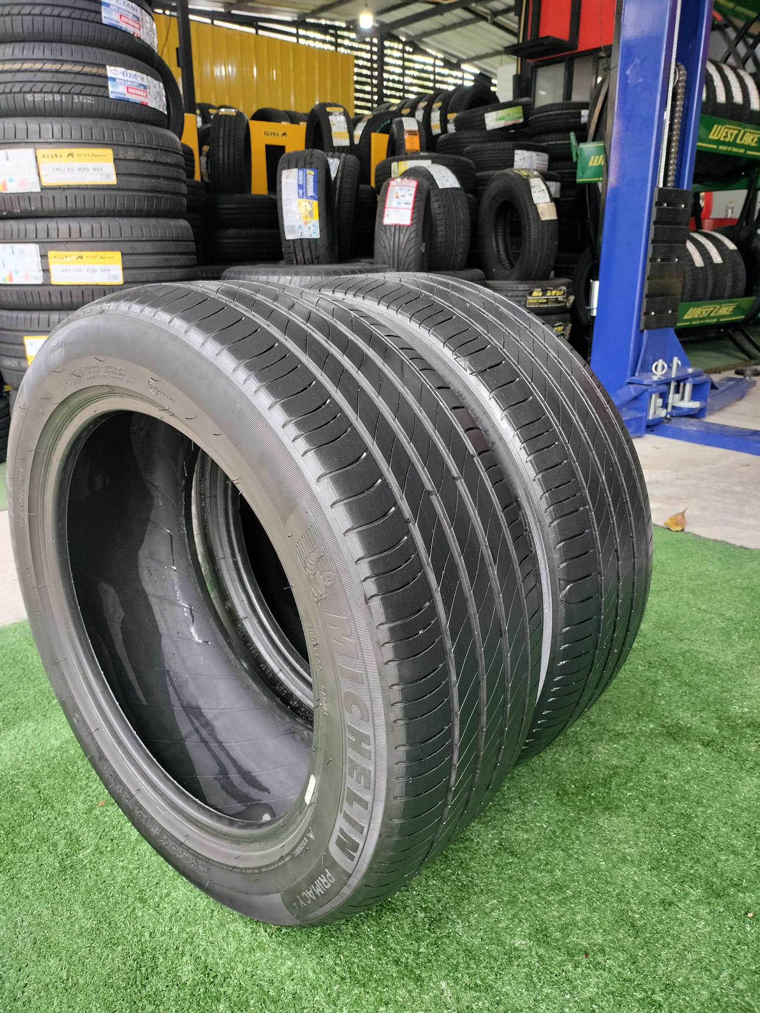 ยางมือ2 สภาพดี ก หนา ขอบ17" ยางยี่ห้อ MICHELIN 215/55R17