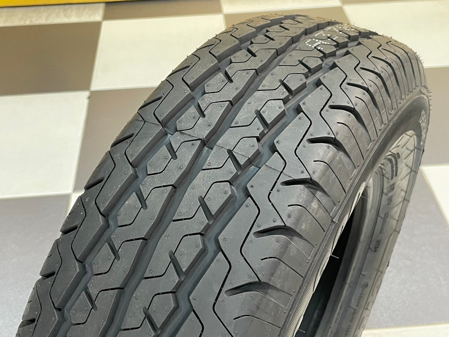 ยางใหม่จีที Giti Van600 195R14C ยางใหม่ปี2024