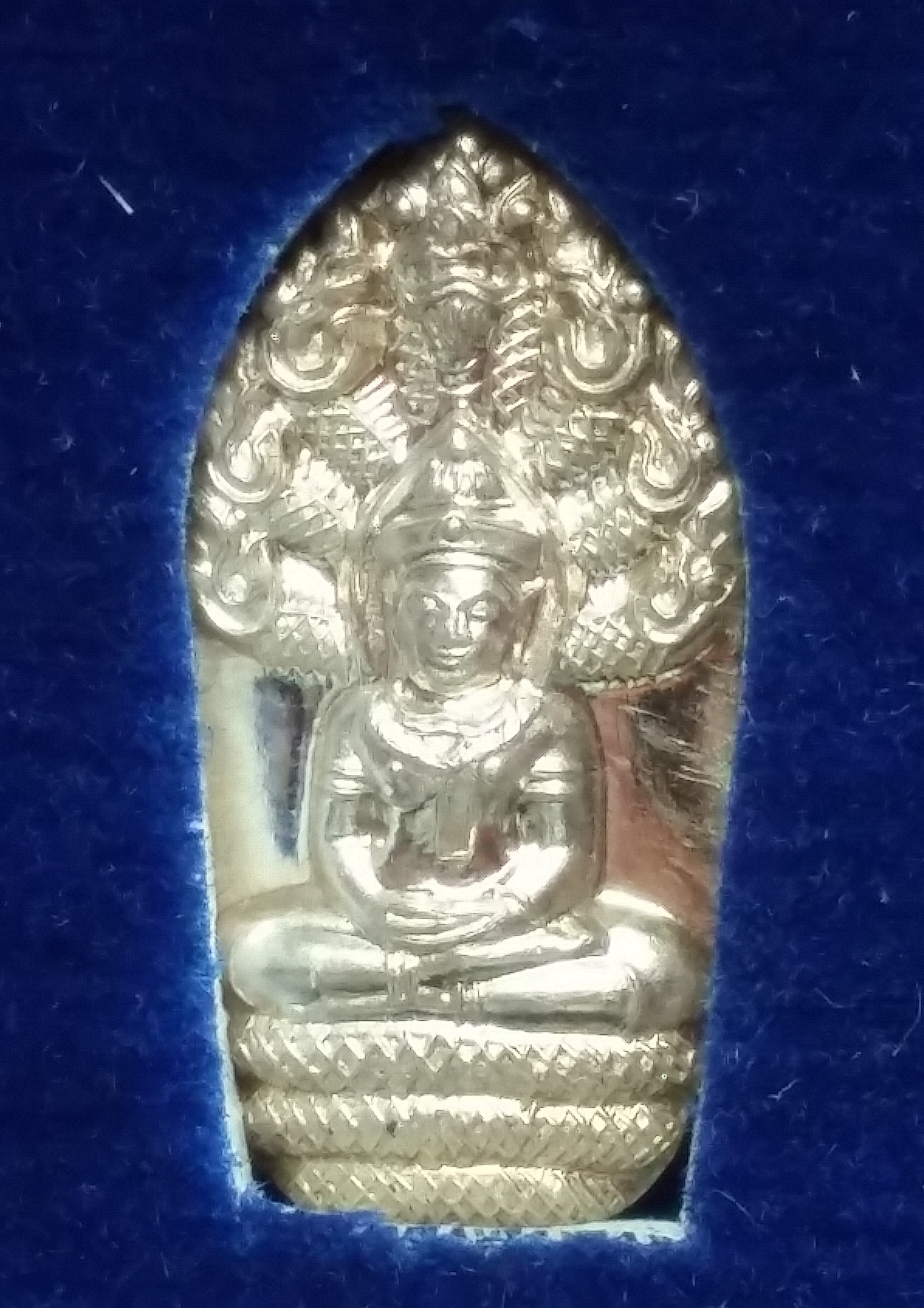 พระนาคปรกใบมะขามรุ่นแรก เนื้อเงิน รุ่นแรก อธิษฐานจิตปลุกเสกเดี่ยวโดย พระมหาสุรศักดิ์ วัดประดู่