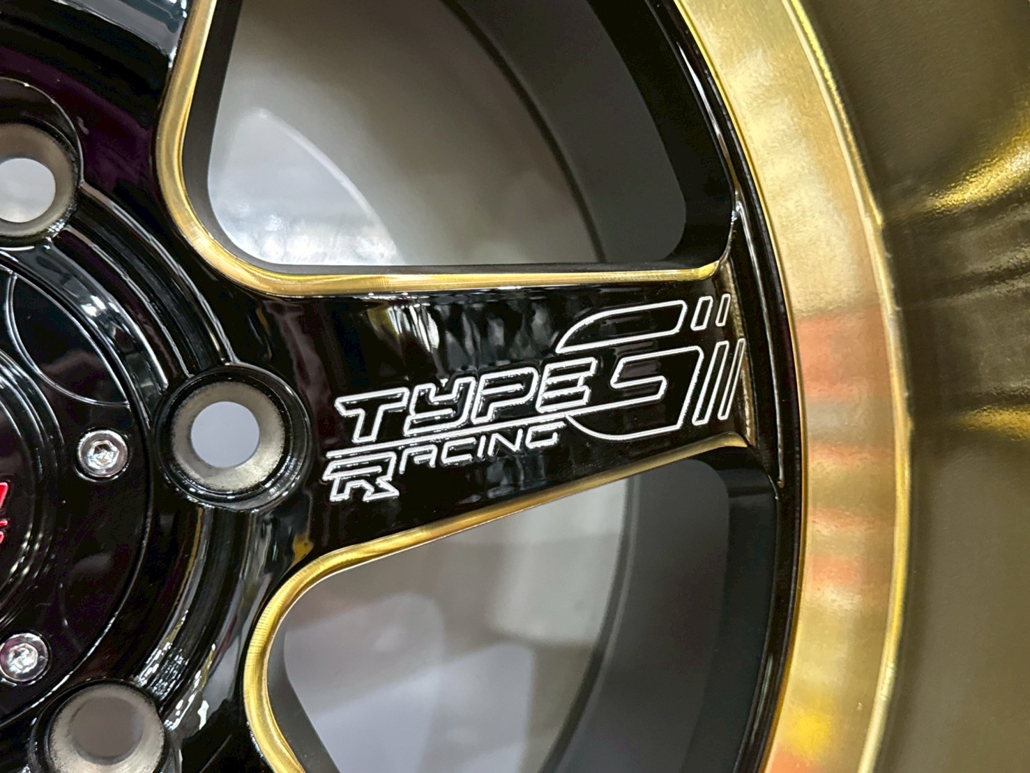 “Cosmis Type G ขอบ 18 9.5 ET22 10.5 ET25 6x139.7 สีดำขอบไดร์ทอง