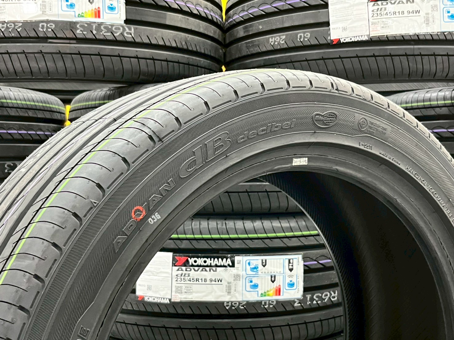Yokohama ADVAN dB Decibel V551 ขนาด 235/45R18 ยางใหม่ปี2025
