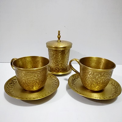 ชุดกาแฟทองเหลืองตอกลาย แพ็คคู่ พร้อมแก้ว 9cm ตอกลาย ฝาปิดจานรอง