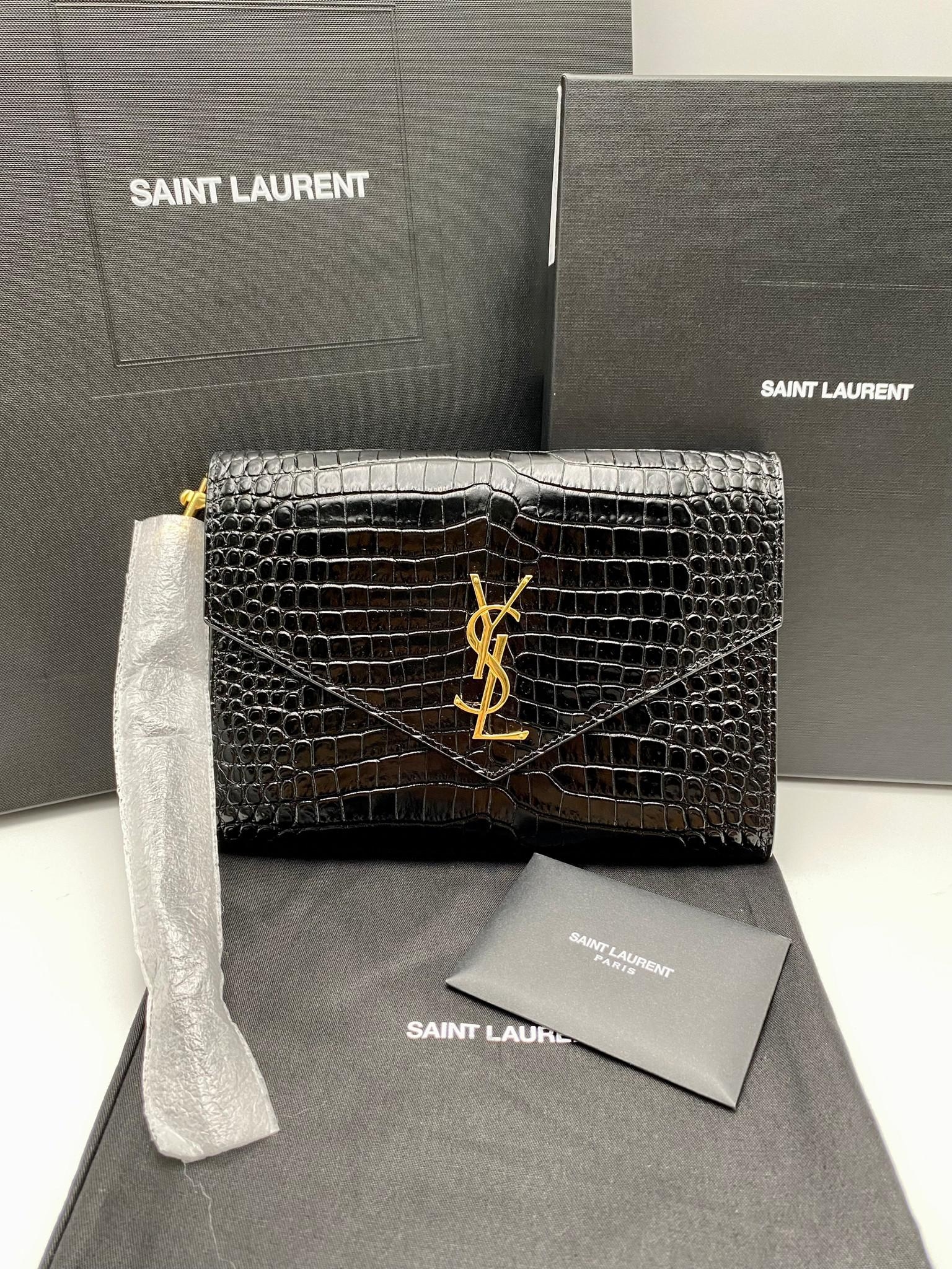 ครัชแบรนด์YSL SAINT LAURENT Glossed croc-effect leather clutch