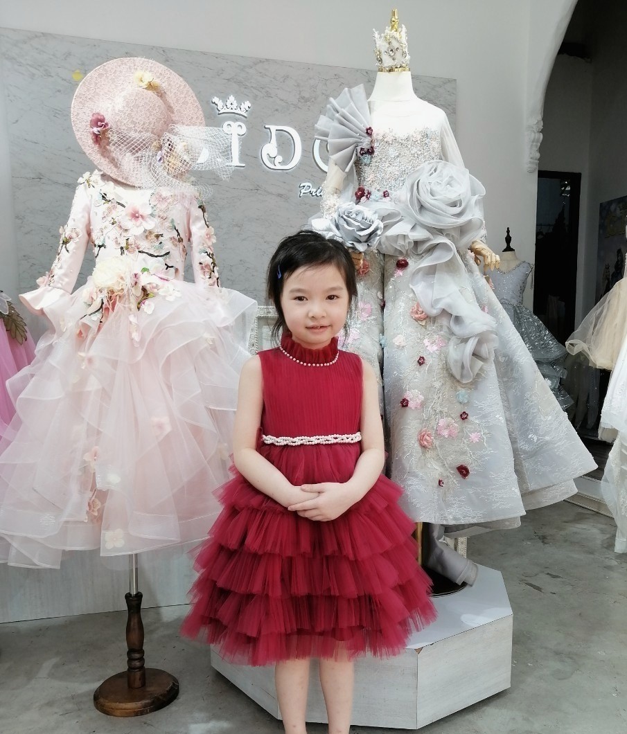 ชุดเจ้าหญิง(หน้าร้านอยู่รัชดา ลองได้ถ่ายรูปจากชุดจริง)B202 สีขาว กระโปรงสั้นชั้นๆฟู น่ารักค่า