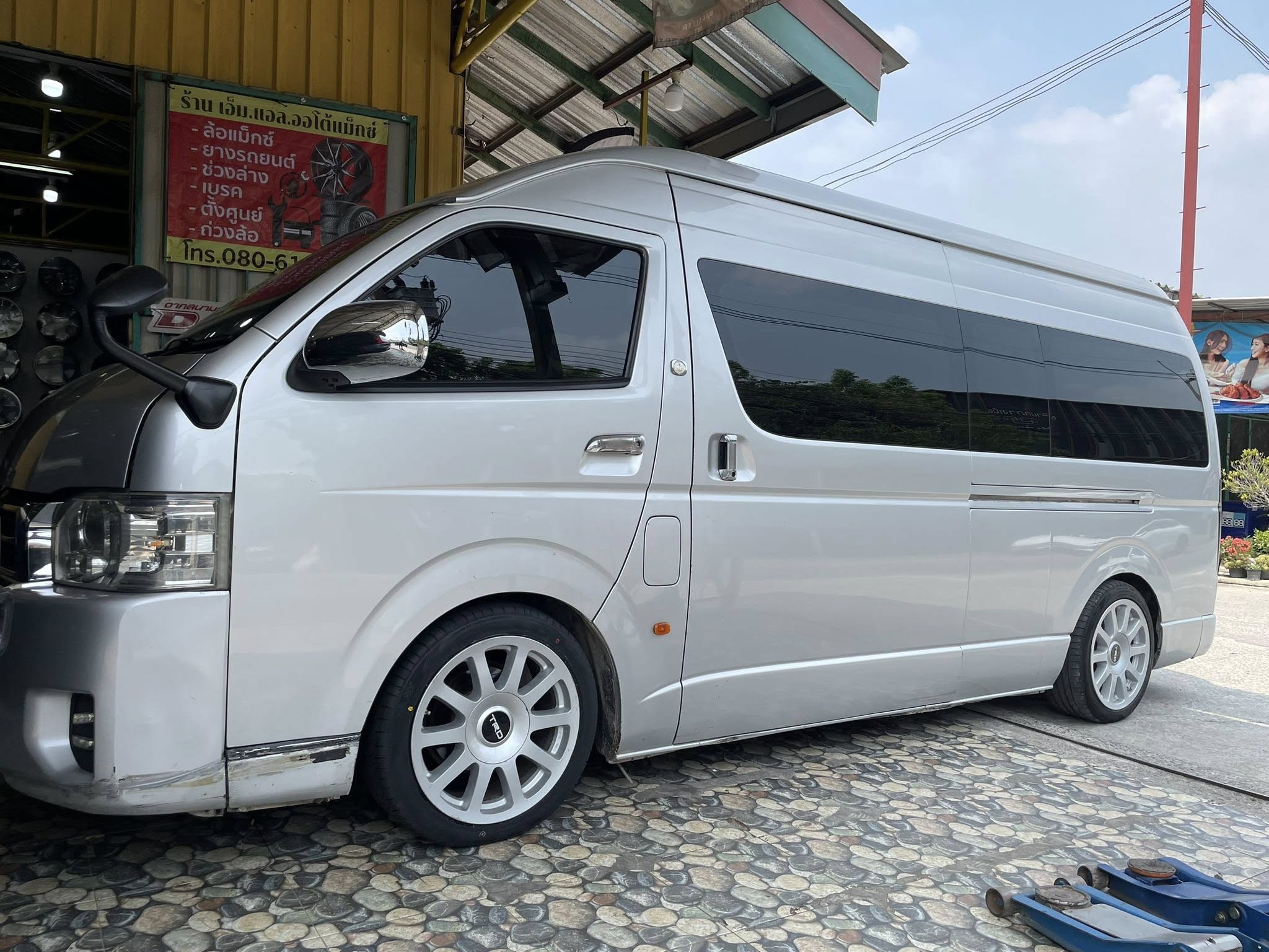 🛞 #TOYOTA_Commuter 🚘เปลี่ยนยาง 🛞🐘#OTANI_KC2000_225/45R18