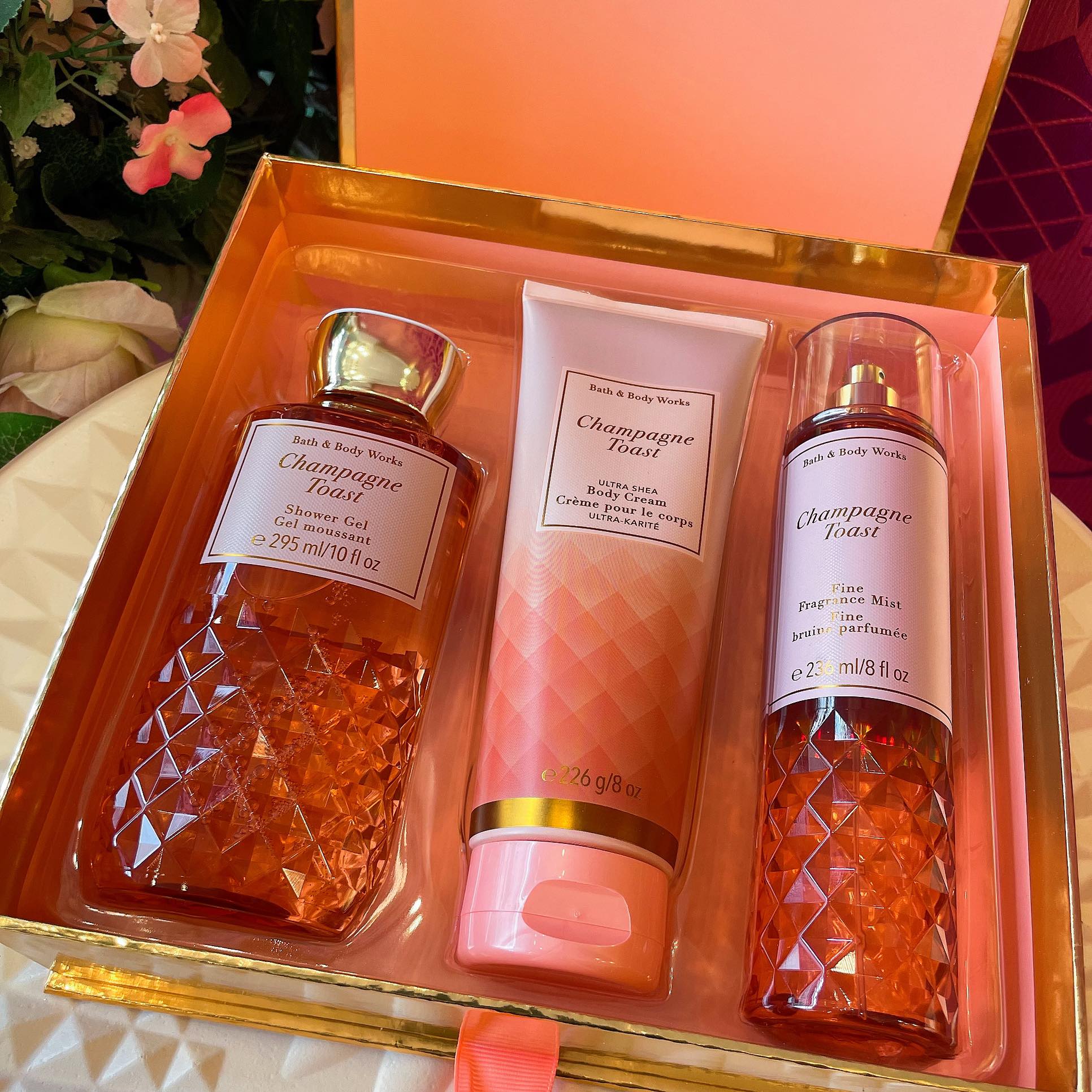 BBW Champagne toast setกล่องโบว์set3ชิ้น เจลอาบน้ำ โลชั่นบำรุงผิวกาย น้ำหอม