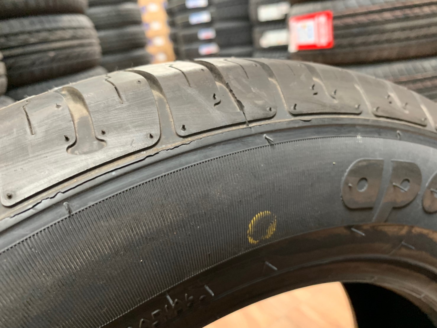 ยางใหม่ Apollo Amazer3G Maxx 185/65R15 ยางผลิตปี2018 พร้อมติดตั้งฟรี