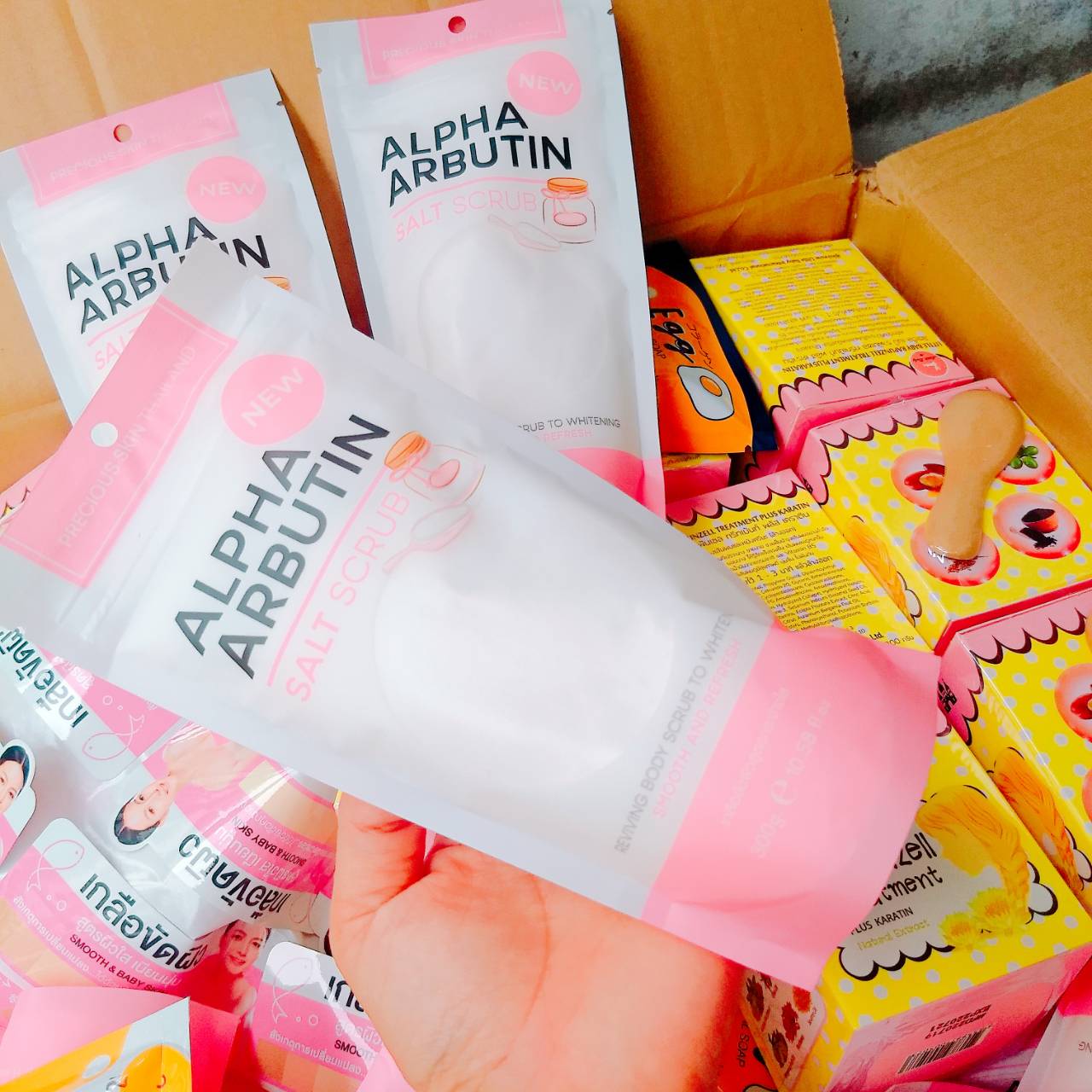 Alpha arbutin salt scrub
