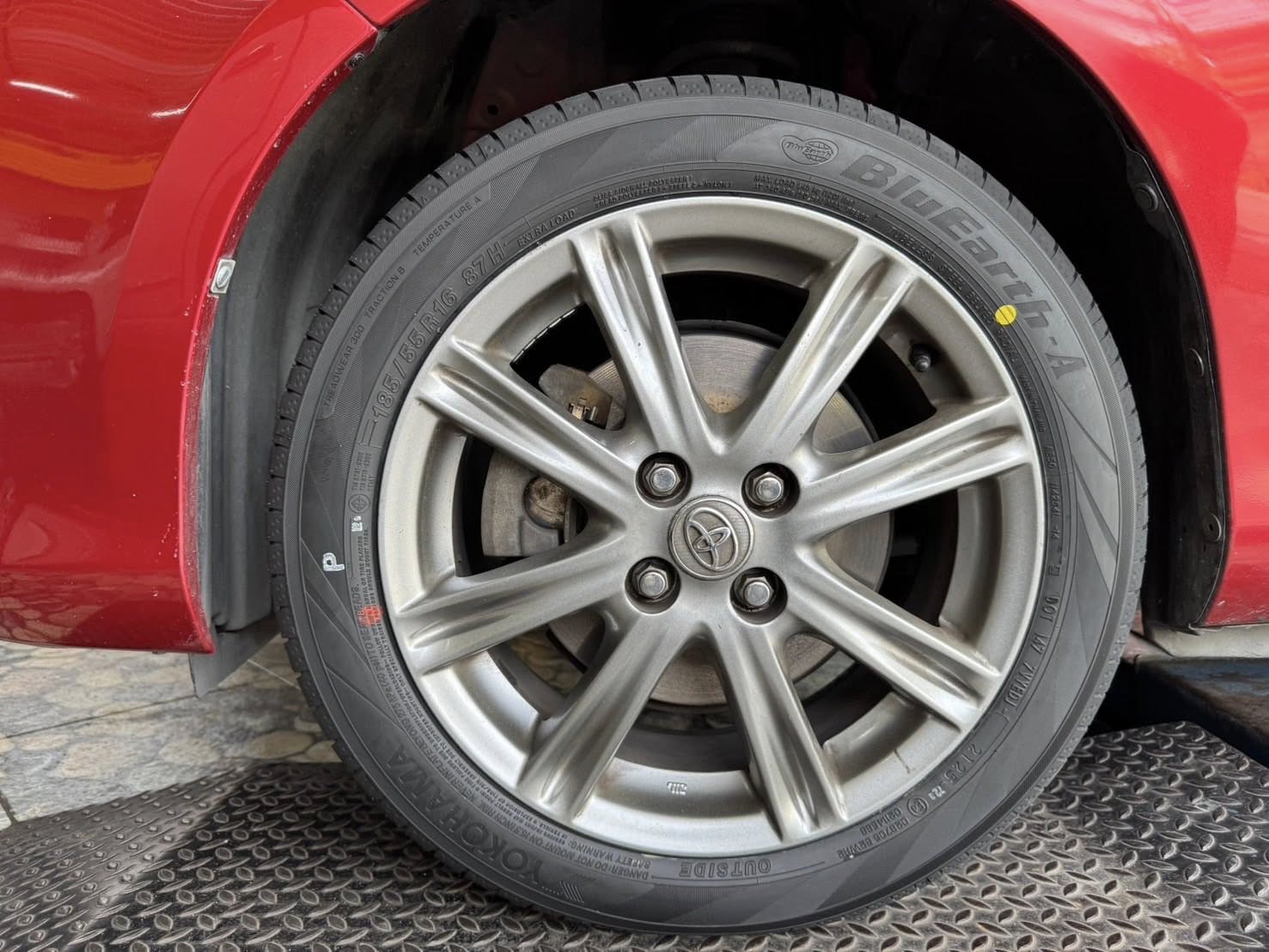 TOYOTA_VIOS🚘 🛞🐘#YOKOHAMA_BluEarth-AE50 185/55R16