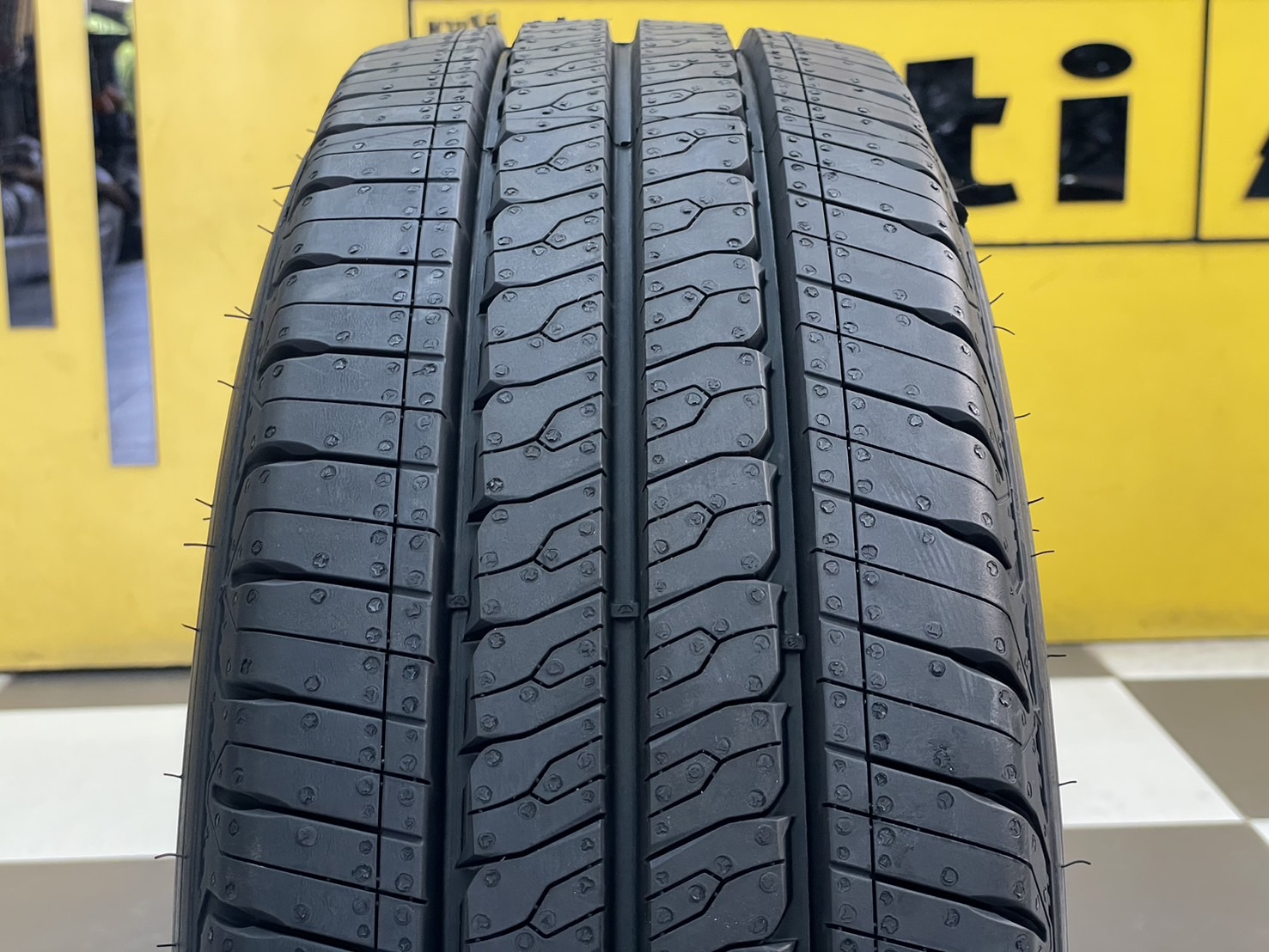 ยางใหม่ Goodyear CARGOMAX 215/70R15C ยางใหม่ปี2024