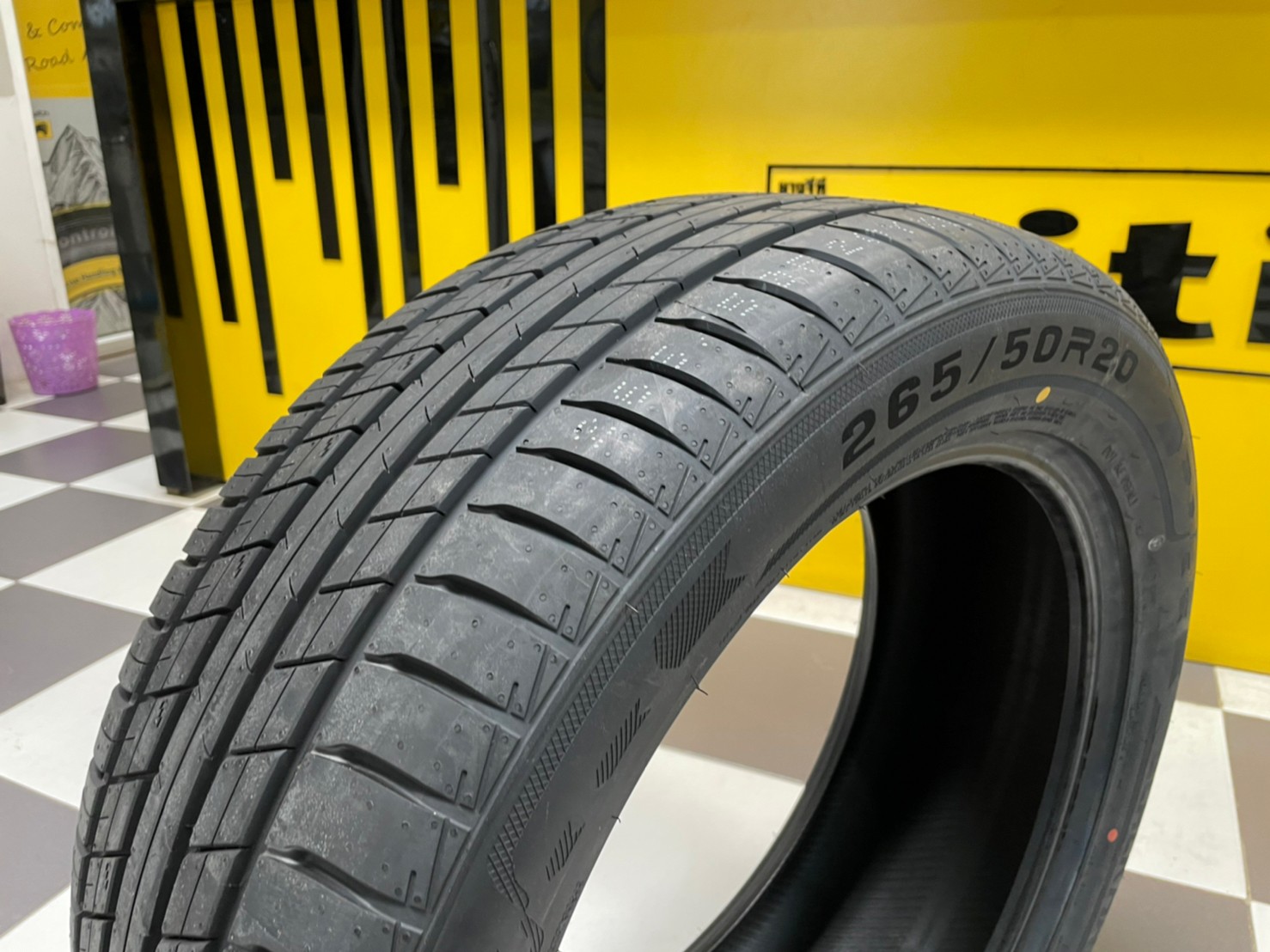 ยางใหม่คุณภาพดี BLACKHAWK 265/50R20 ยางสมรรถนะสูง