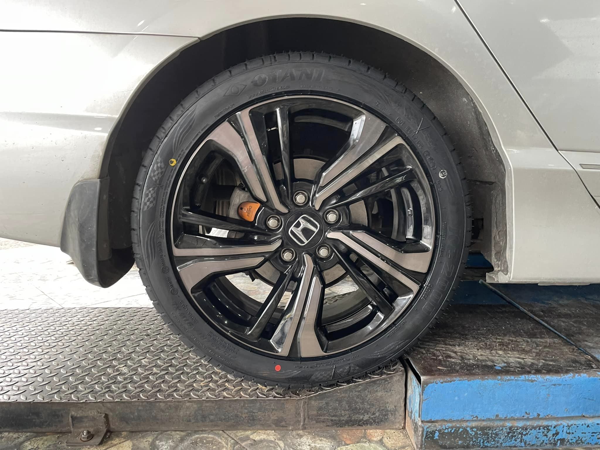 🚘 #HONDA_CIVIC❤️ #OTANI #KC2000 215/45R17