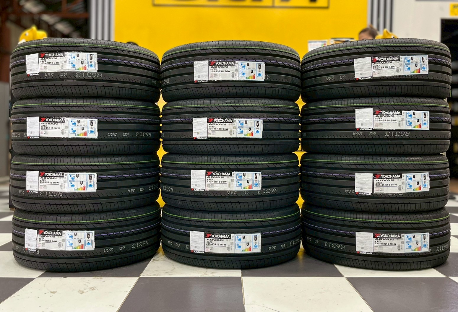 Yokohama ADVAN dB Decibel V551 ขนาด 235/45R18 ยางใหม่ปี2025