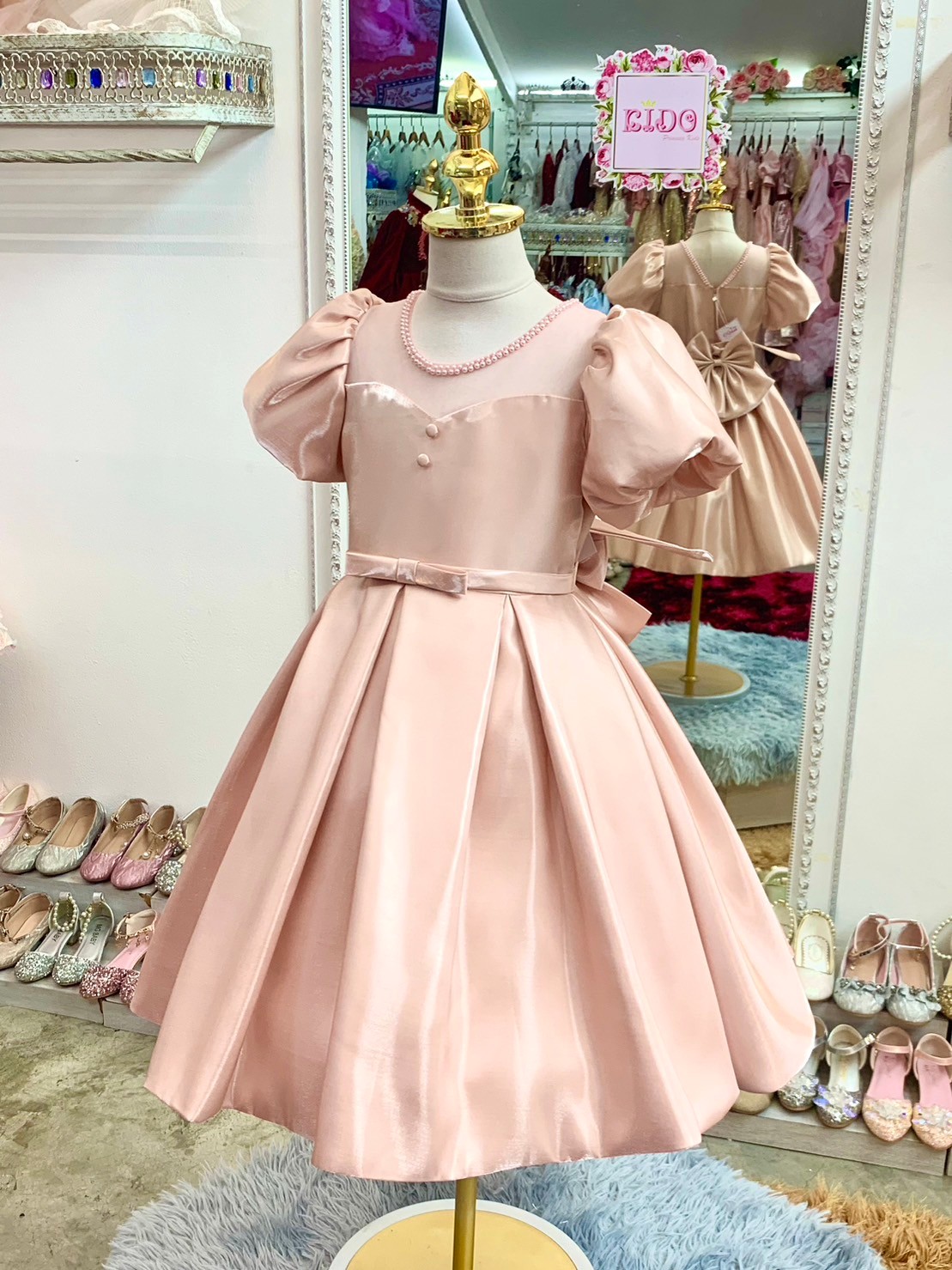 ชุดราตรีเด็ก(หน้าร้านอยู่รัชดา ลองได้ถ่ายรูปจากชุดจริง)B272 สีชมพู กระโปรงสั้น แขนตุ๊กตา ประดับคลิสตัลล้อมคอ น่ารักๆ