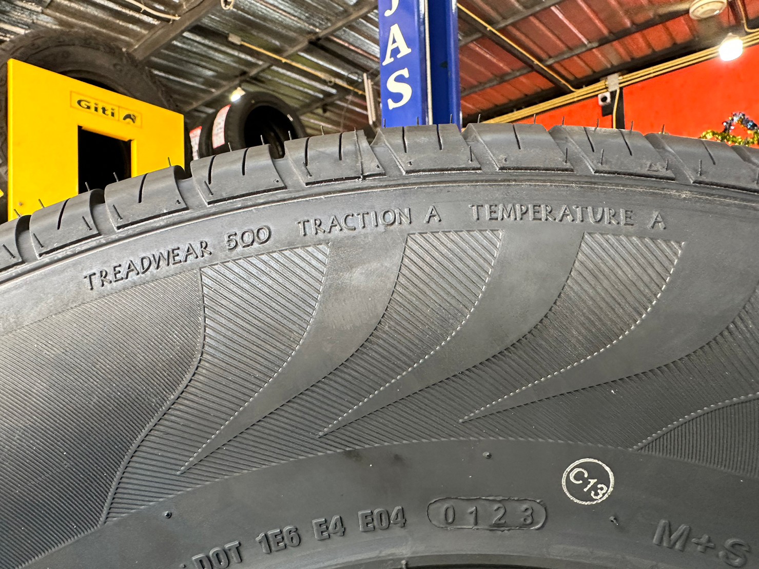 OTANI SA1000 265/70R16 ยางใหม่ปี2023 ราคาพิเศษพร้อมติดตั้งฟรี สามารถสอบถามเพิ่มเติมได้ค่ะ