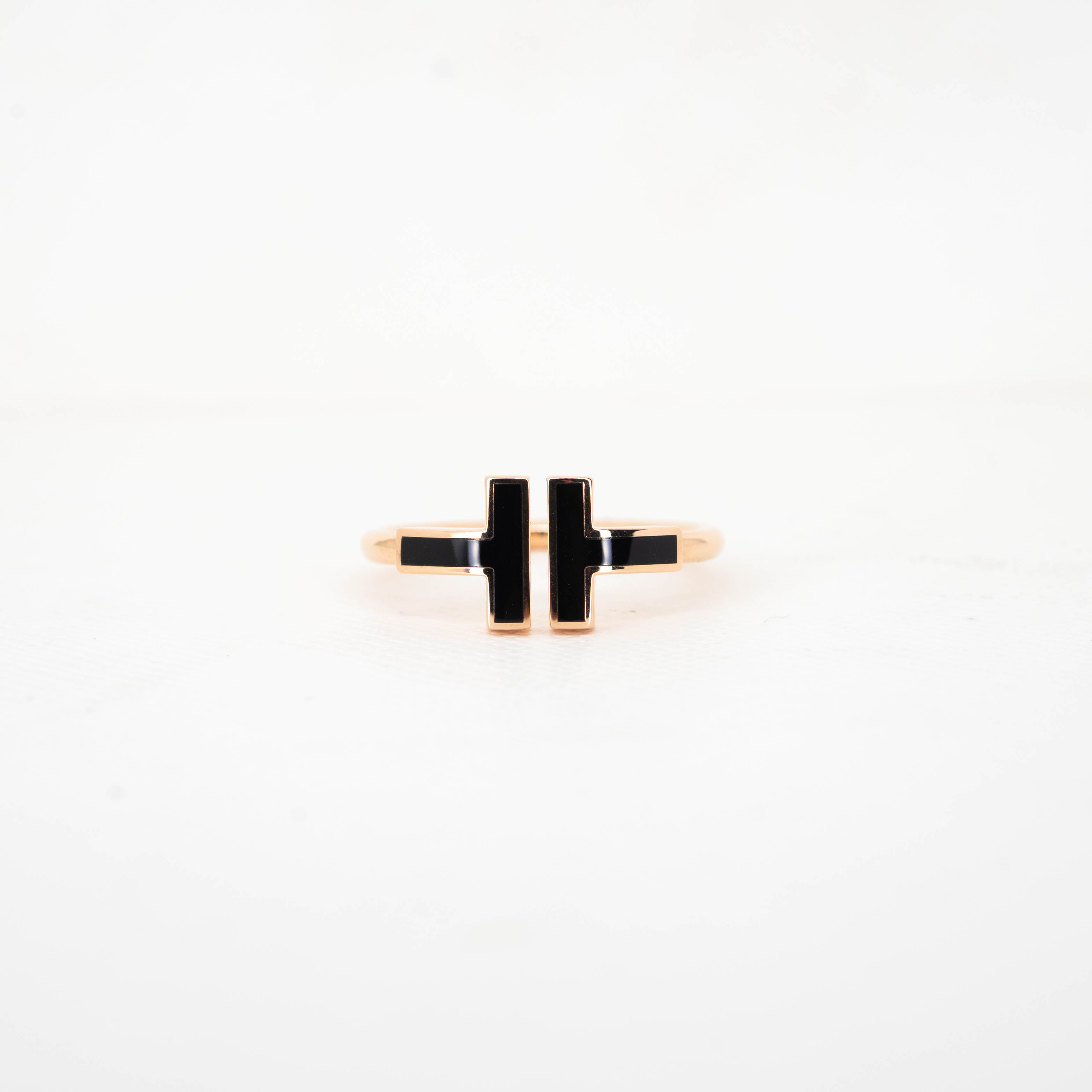 แหวน Tiffany & Co. Tiffany T Black Onyx Wire Ring ทองชมพู18K ไซส์ 56# (Used) +กล่อง