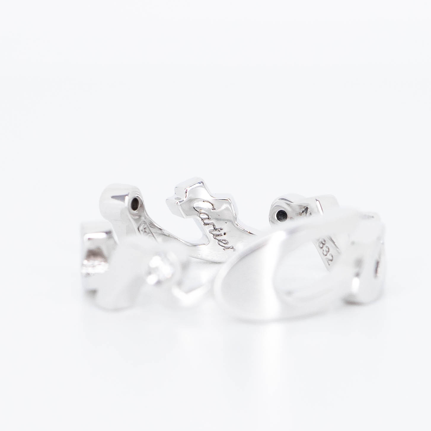 แหวน Cartier Signature 3Diamonds Limited Edition ทองขาว18K ไซส์ 48# (Used)