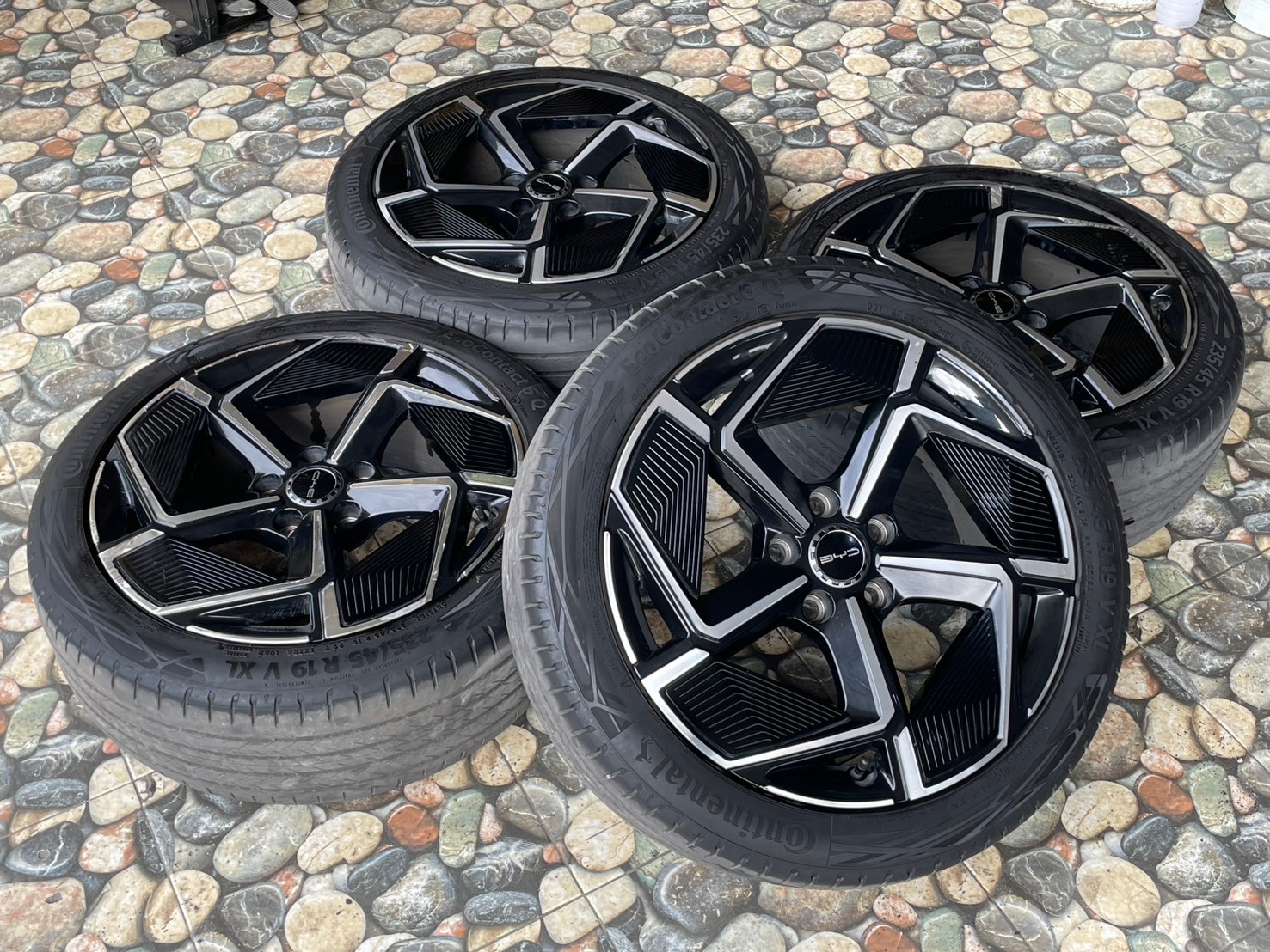 ล้อแม็กซ์ขอบ19 พร้อมยาง Continental 235/45R19 #BYD #SEAL 5x120 สภาพพร้อมใช้งาน