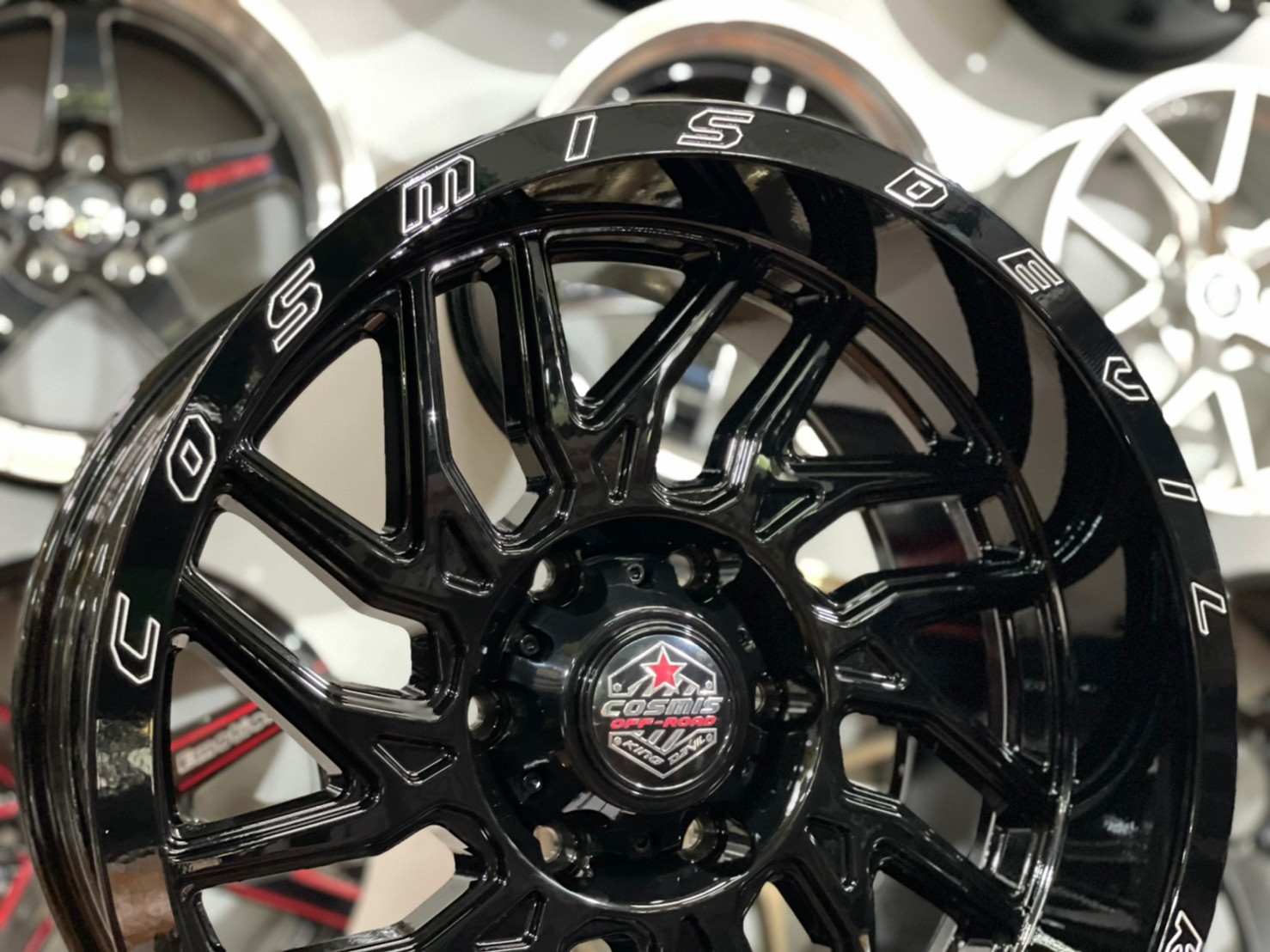 ล้อแม็กซ์ Cosmis รุ่นKing Devil ล้อขอบ18 กว้าง9.5 ออฟ-6 6รู139.7 สีดำมิลลิ่งตัวหนังสือ(ฺBLK/Milling Word)