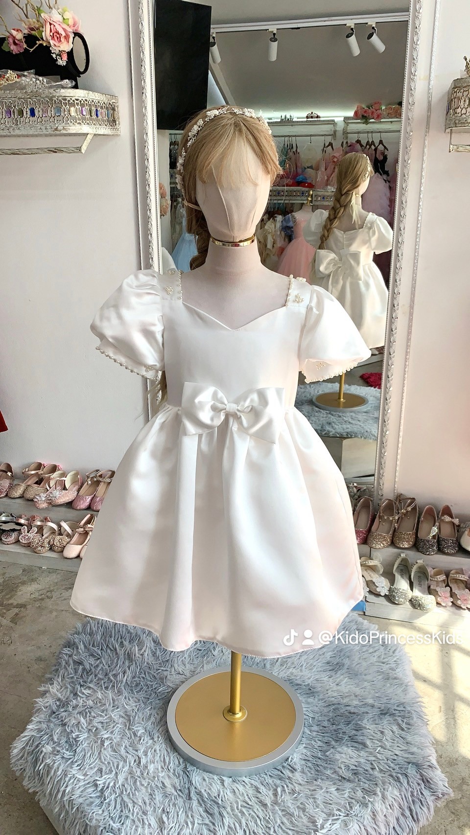 ชุดราตรีเด็ก(ร้านอยู่รัชดา ลองได้ถ่ายรูปจากชุดจริง)W19062สีขาว กระโปรงสั้น แขนตุ๊กตา