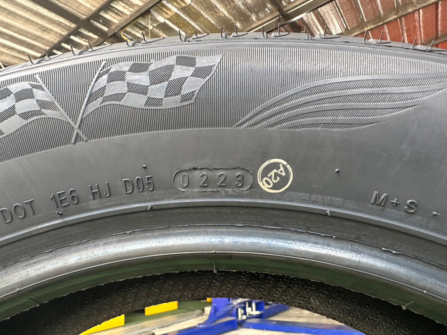 OTANI EK1000 225/60R18 ยางใหม่ปี2023 ราคาพิเศษพร้อมติดตั้งฟรี สามารถสอบถามเพิ่มเติมได้ค่ะ