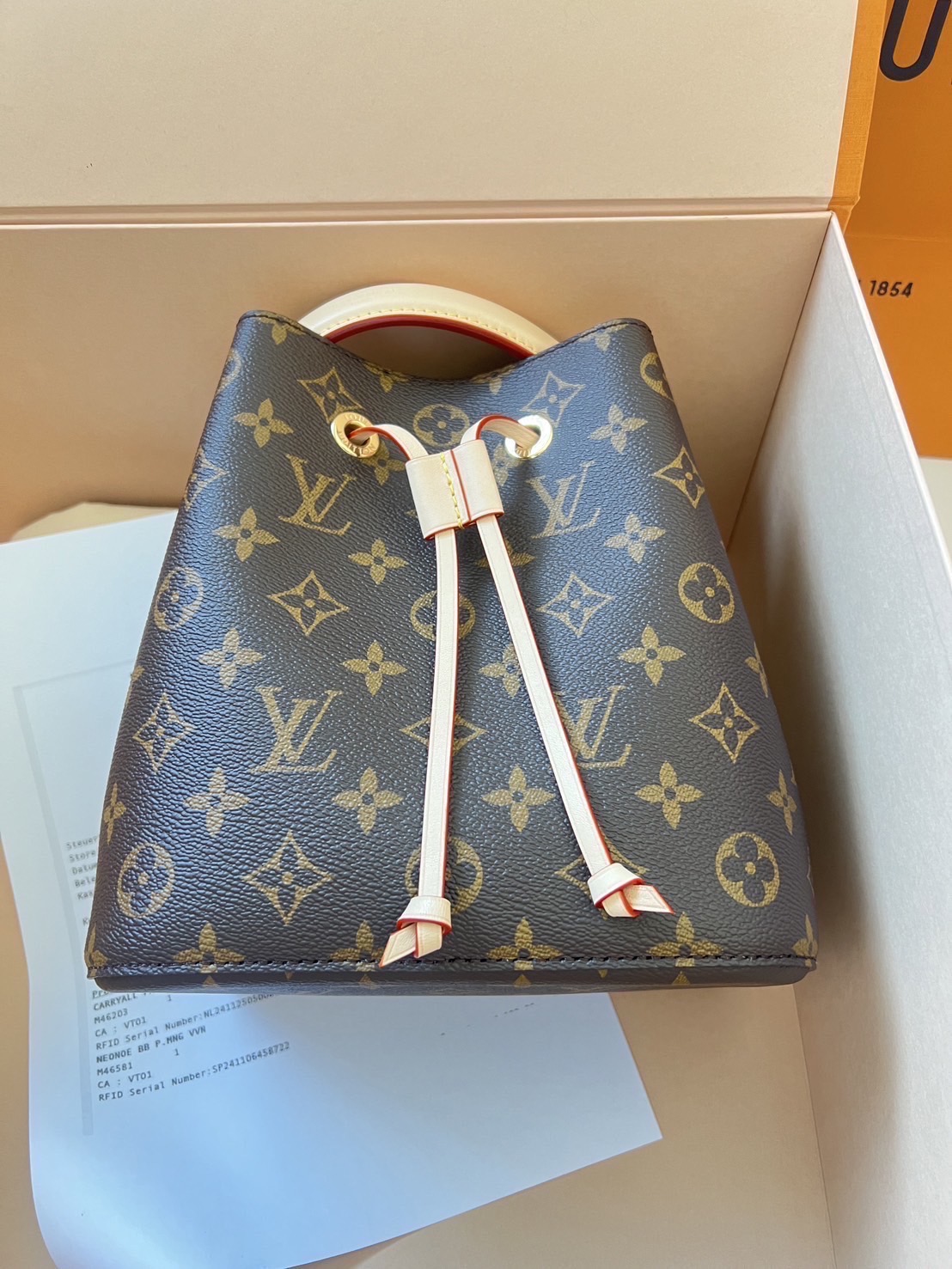 Louis Vuitton Neonoe BB มือสอง