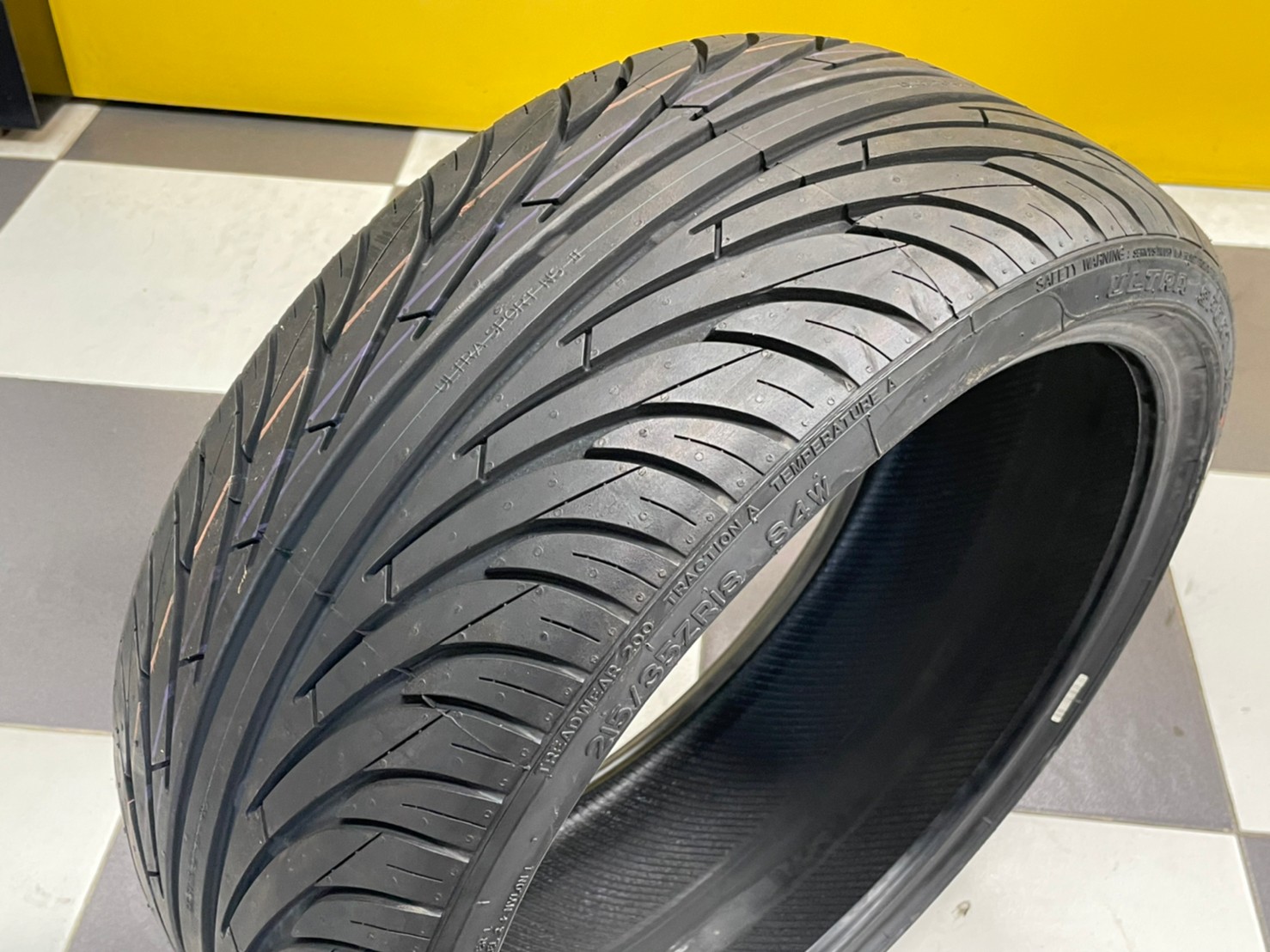 215/35R18 Nankang NS-2 ยางใหม่ปี2023