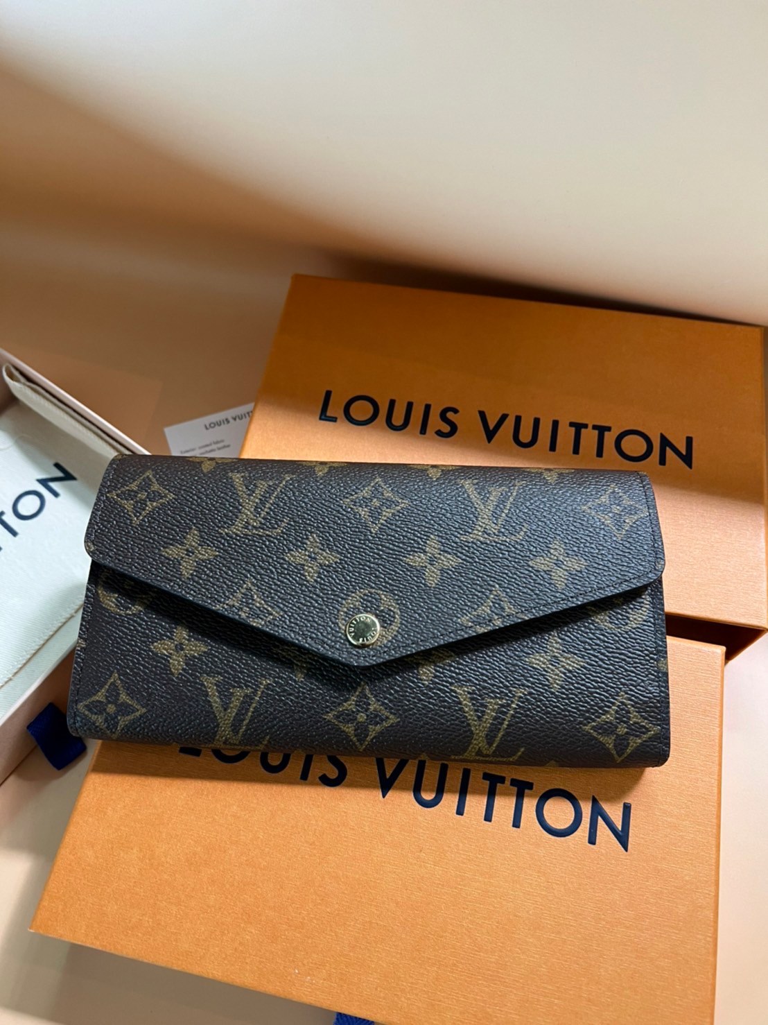 Louis vuitton กระเป๋าสตางค์รุ่น SARAH